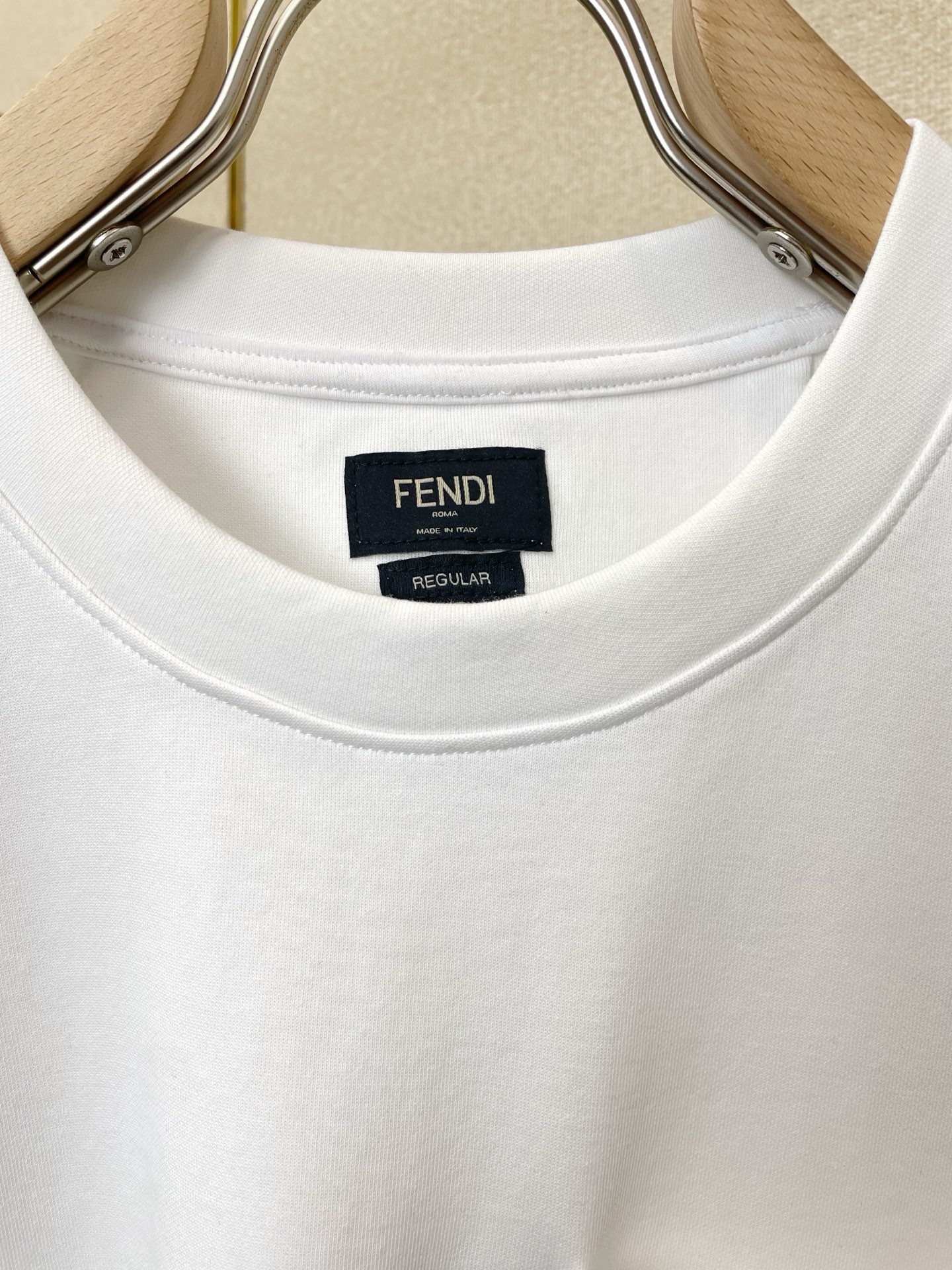 。FENDI芬迪💥砸锅卖铁都要上的新款新款原单男士休闲短袖 高端定制 高端版本 时尚百搭爆款⚠️⚠️✨✨