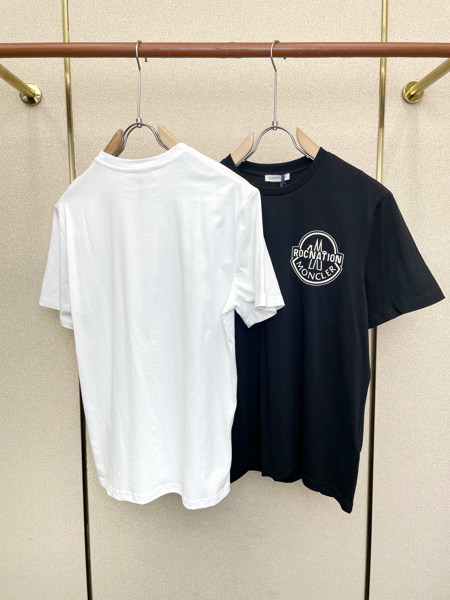 。Moncler蒙口💥砸锅卖铁都要上的新款新款原单男士休闲短袖 高端定制 高端版本 时尚百搭爆款⚠️⚠️