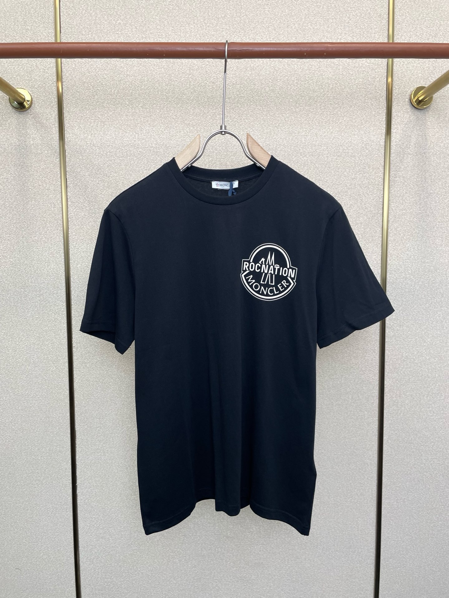 。Moncler蒙口💥砸锅卖铁都要上的新款新款原单男士休闲短袖 高端定制 高端版本 时尚百搭爆款⚠️⚠️