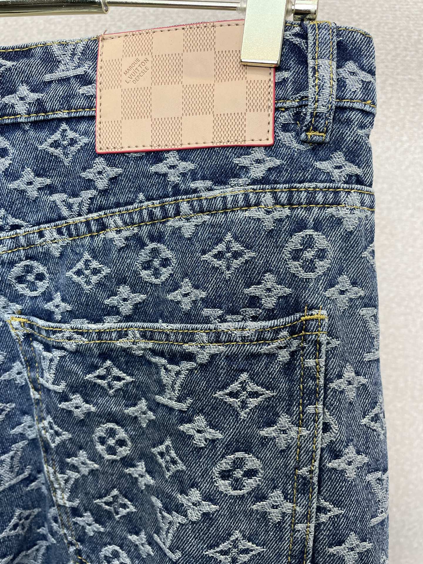 。Louis Vuitton路易威登💥砸锅卖铁都要上的新款新款休闲阔腿牛仔裤 高端版本！专柜定制面料 透