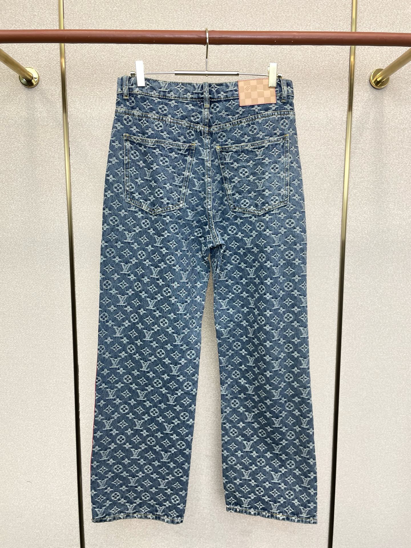 。Louis Vuitton路易威登💥砸锅卖铁都要上的新款新款休闲阔腿牛仔裤 高端版本！专柜定制面料 透