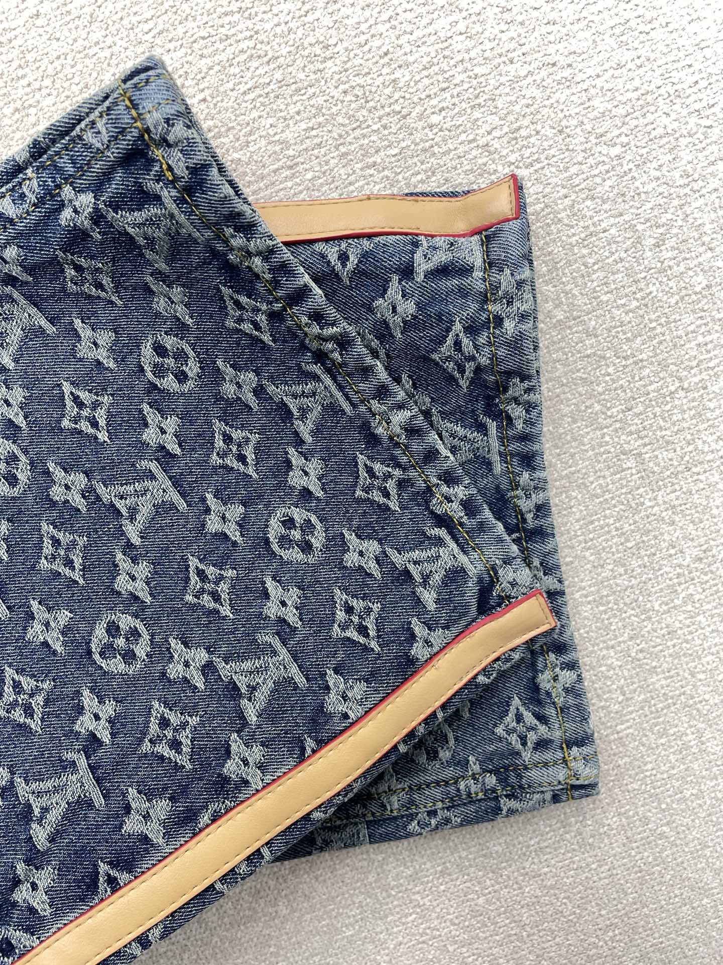 。Louis Vuitton路易威登💥砸锅卖铁都要上的新款新款休闲阔腿牛仔裤 高端版本！专柜定制面料 透