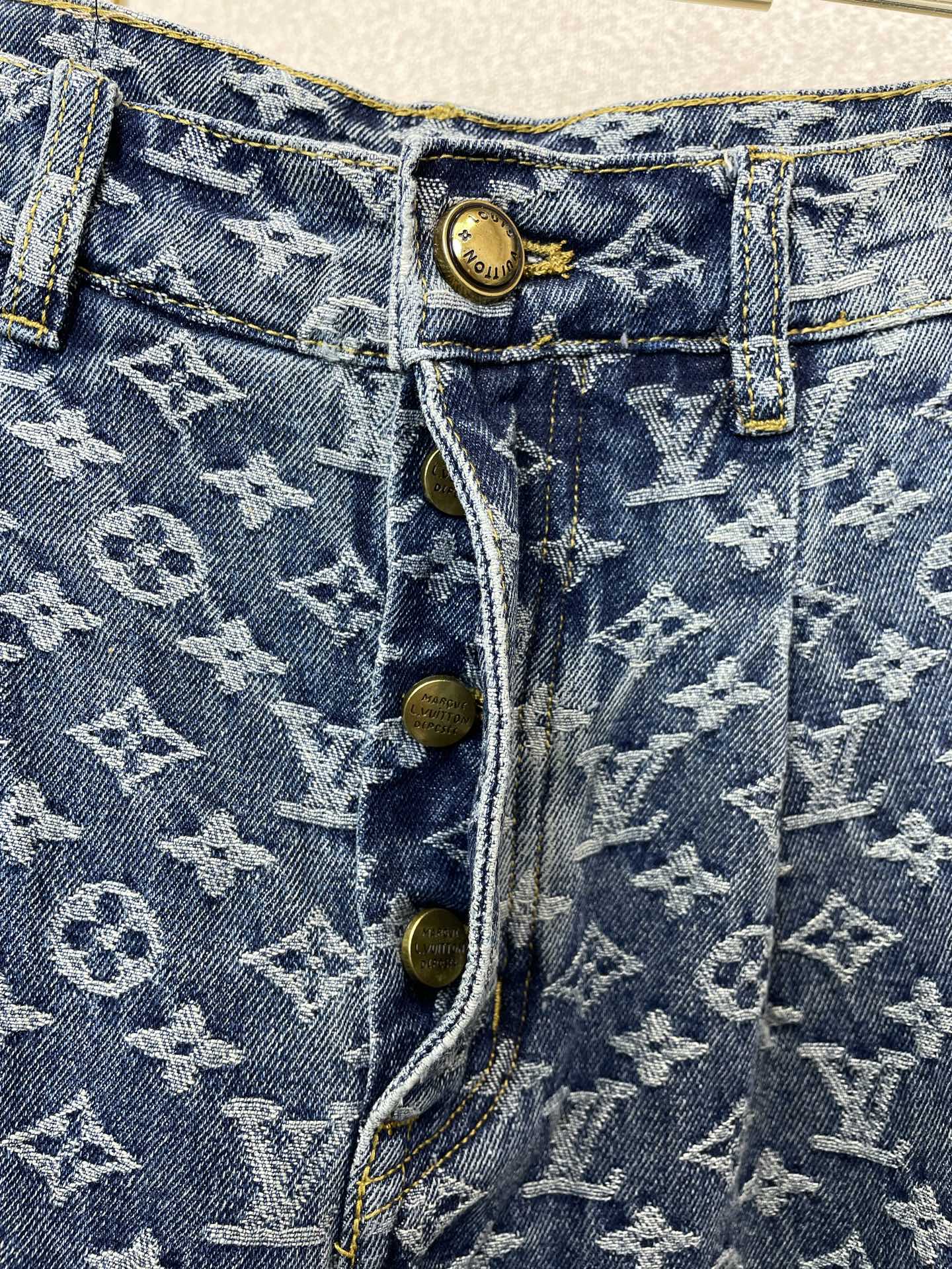 。Louis Vuitton路易威登💥砸锅卖铁都要上的新款新款休闲阔腿牛仔裤 高端版本！专柜定制面料 透