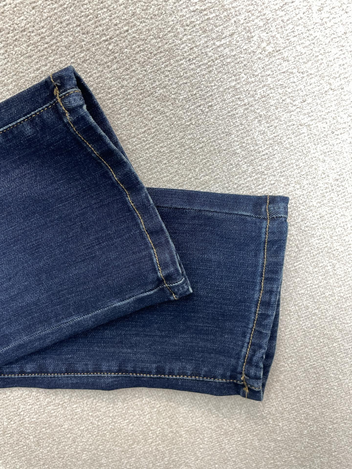 。Gucci古驰💥砸锅卖铁都要上的新款新款休闲牛仔裤👖高端版本 专柜定制面料 透气舒适度高，细节无可挑剔