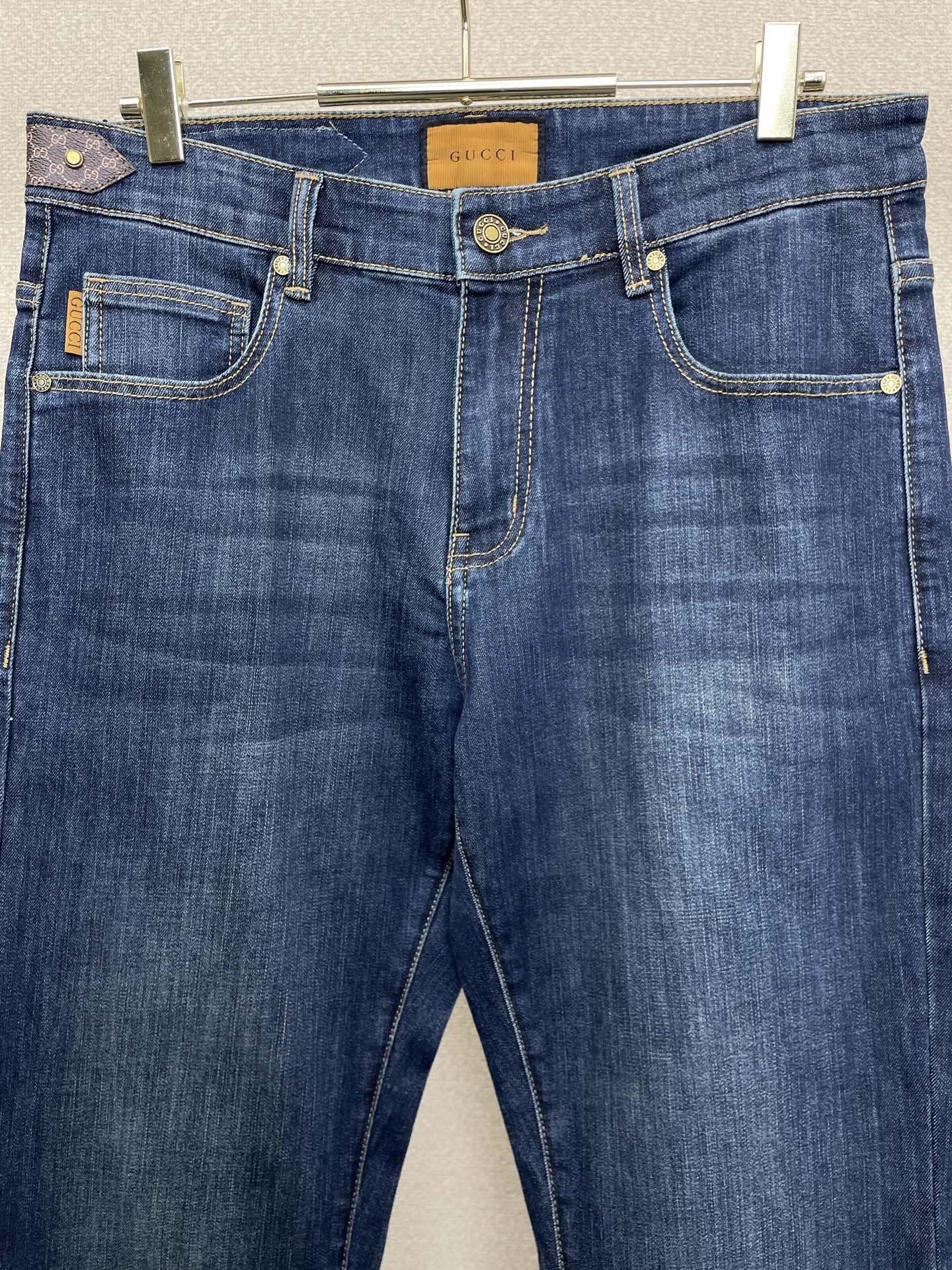 。Gucci古驰💥砸锅卖铁都要上的新款新款休闲牛仔裤👖高端版本 专柜定制面料 透气舒适度高，细节无可挑剔