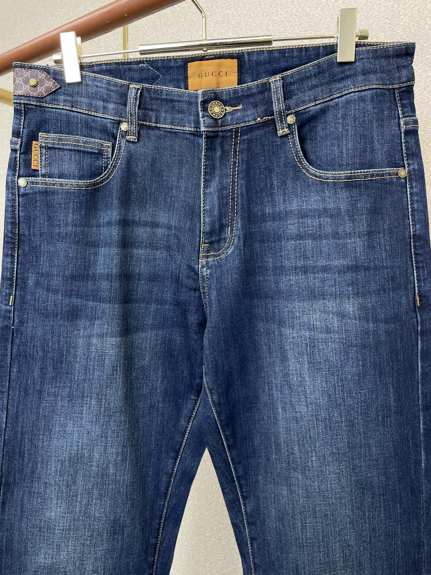 。Gucci古驰💥砸锅卖铁都要上的新款新款休闲牛仔裤👖高端版本 专柜定制面料 透气舒适度高，细节无可挑剔