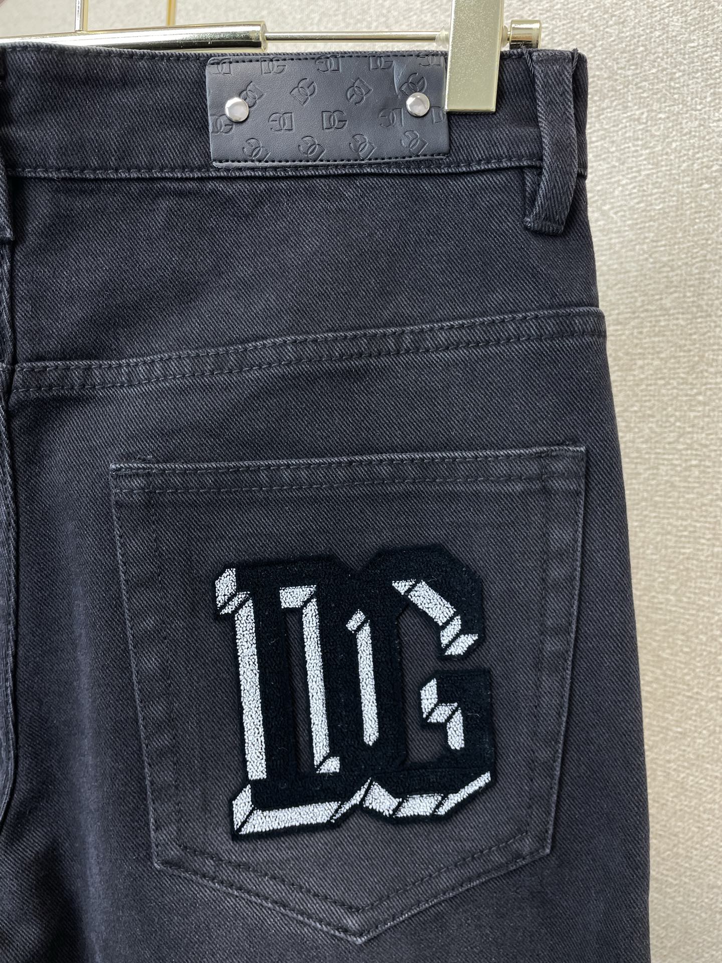 。Dolce&Gabbana杜嘉班纳💥砸锅卖铁都要上的新款新款休闲牛仔裤👖高端版本 专柜定制面料 透气舒