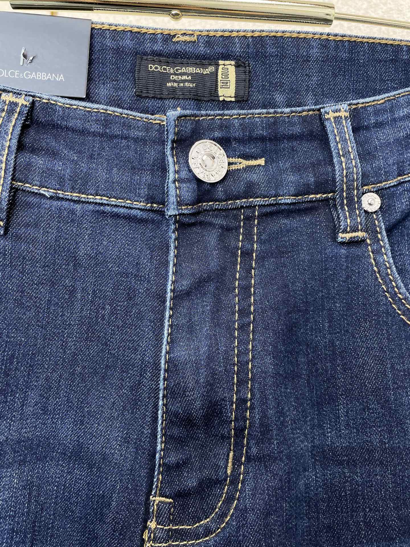 。Dolce&Gabbana杜嘉班纳💥砸锅卖铁都要上的新款新款休闲牛仔裤👖高端版本 专柜定制面料 透气舒