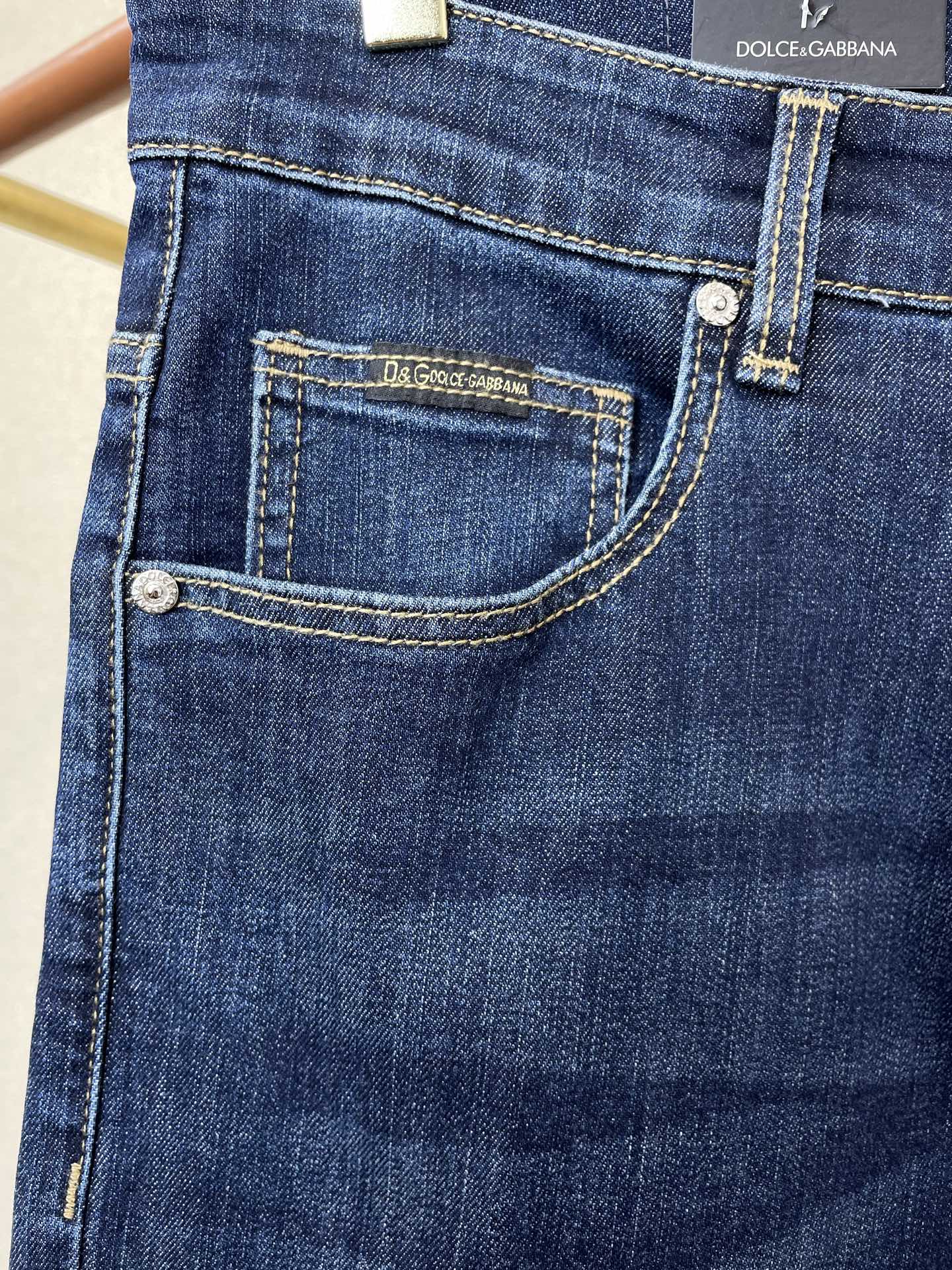 。Dolce&Gabbana杜嘉班纳💥砸锅卖铁都要上的新款新款休闲牛仔裤👖高端版本 专柜定制面料 透气舒