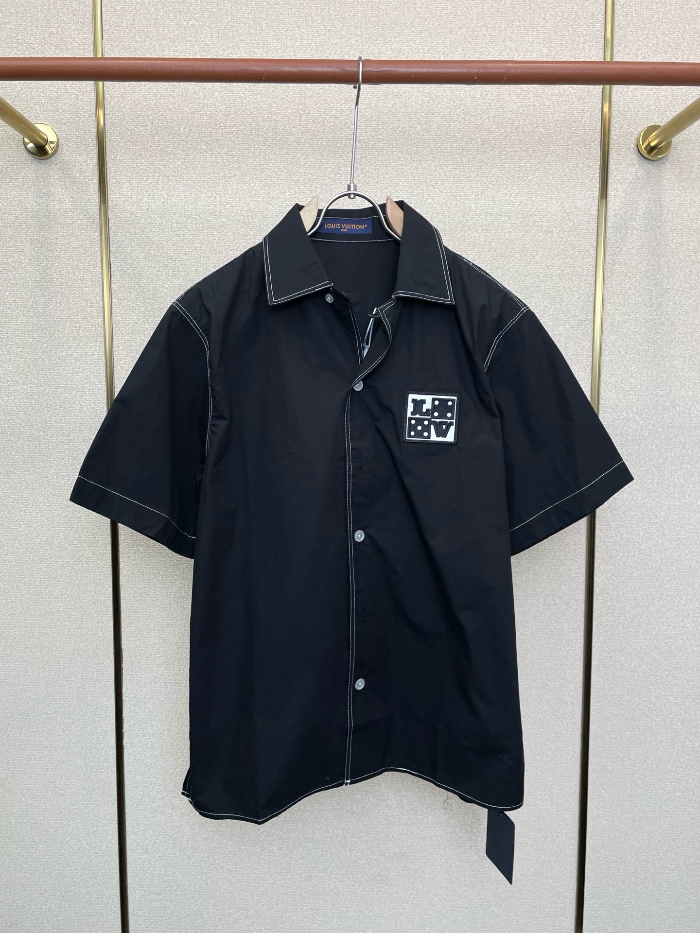 NO:773826,.Louis Vuitton Louis Vuitton's new and popular men's casual short-sleeved short-sleeved cardigan. High-end customization. High-end version. Fashionable and versatile imported fabrics. Super soft and delicate feel. Skin-friendly and comfortable to wear. High-end boutique. The factory's exquisite upper body is very good. Men's must-have items. Three standards are complete. Size S-XL. The latest new model. Louis Vuitton, Louis vuitton, T-shirt,19860909.Louis Vuitton路易威登砸锅卖铁都要上的新款新款原单男士休闲短袖 短袖开衫 高端定制 高端版本 时尚百搭爆款进口面料 手感超柔软细腻 穿着亲肤舒适 高端精品 代工厂精细做上身非常赞 男士必备单品 三标齐全 码数S-XL砸锅卖铁上新款,,louis vuitton,louis vuitton,T-shirt,,Men's clothing
