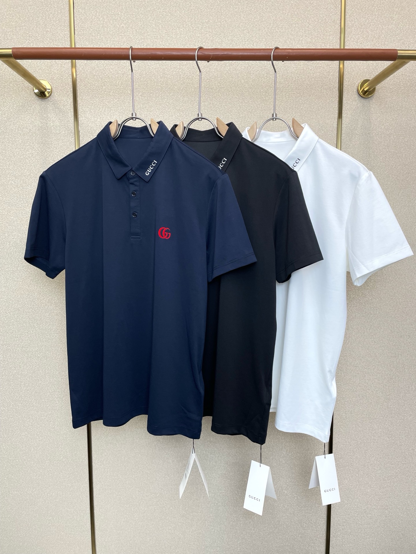 NO:873538,.Gucci Gucci is a must-have new model, original men's casual short-sleeves, high-end customization, high-end version, fashionable and versatile imported fabrics, super soft and delicate to the touch, skin-friendly and comfortable to wear, high-end boutique, exquisite upper body made by the factory, very good, a must-have item for men, complete with three standards, code number 48-58,, gucci, gucci, T-shirt,19860909.Gucci古驰砸锅卖铁都要上的新款新款原单男士休闲短袖 高端定制 高端版本 时尚百搭爆款进口面料 手感超柔软细腻 穿着亲肤舒适 高端精品 代工厂精细做上身非常赞 男士必备单品 三标齐全 码数48-58,,gucci,gucci,T-shirt,,Men's clothing