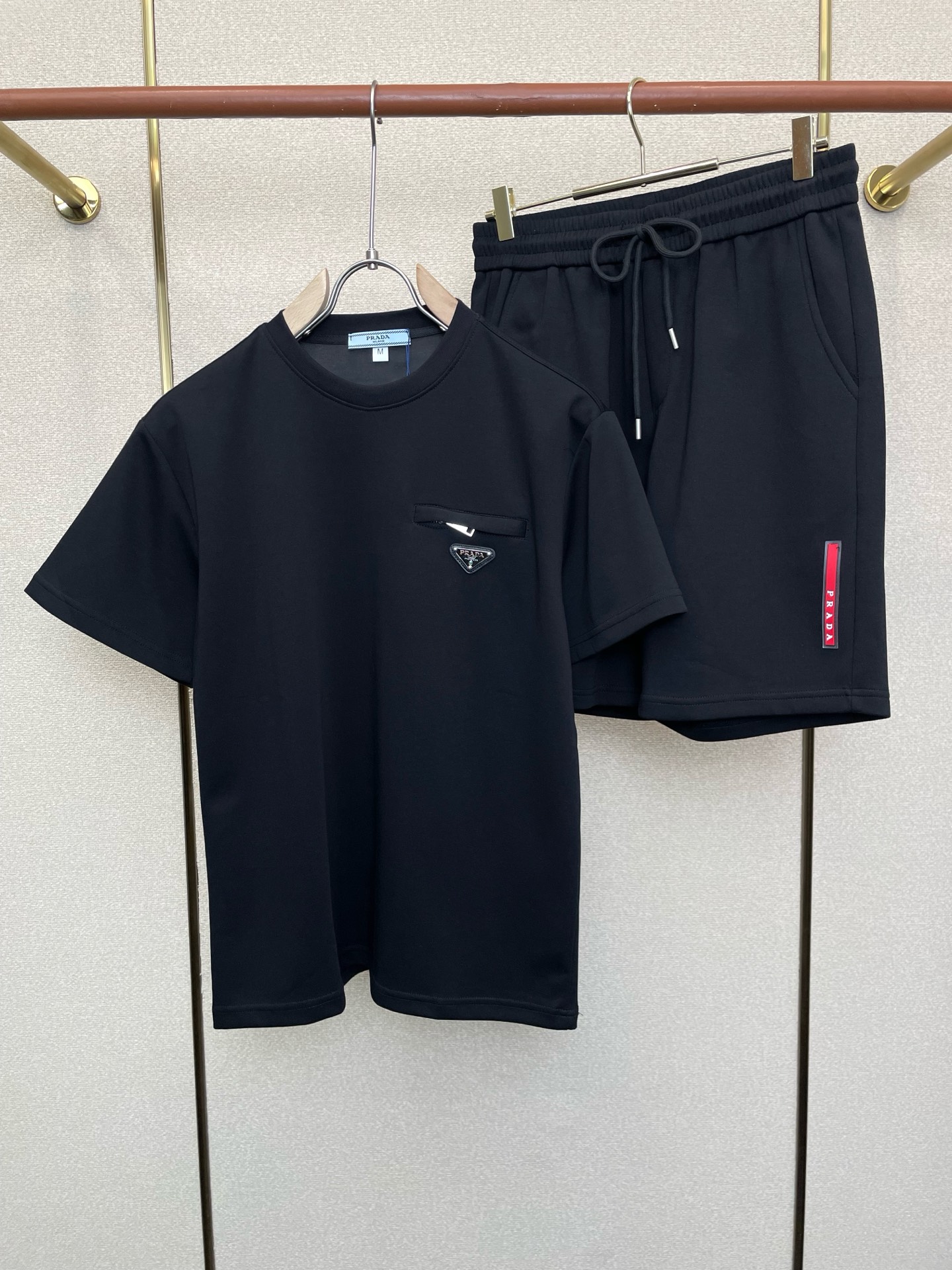 NO:873445,/Set. Prada’s new short-sleeved suit that everyone has to buy at Prada counters. Breathable, comfortable and casual!  Full of high-end feel!  The details are exquisite and high-end, and the workmanship is impeccable!  The original high-end fabric is very high-end!  The fabric is soft, delicate and comfortable, moisture-absorbent, quick-drying and breathable, neat and stylish. Size M-3XL, prada, prada, T-shirt,19860909/套.Prada普拉达砸锅卖铁都要上的新款新款专柜同款短袖套装 透气舒适休闲！高级感满满！细节精致高档,做工无可挑剔！原版高端面料很显高级！面料柔软细腻舒适 吸湿速干透气,利落有型.码数M-3XL,,prada,prada,T-shirt,,Men's clothing