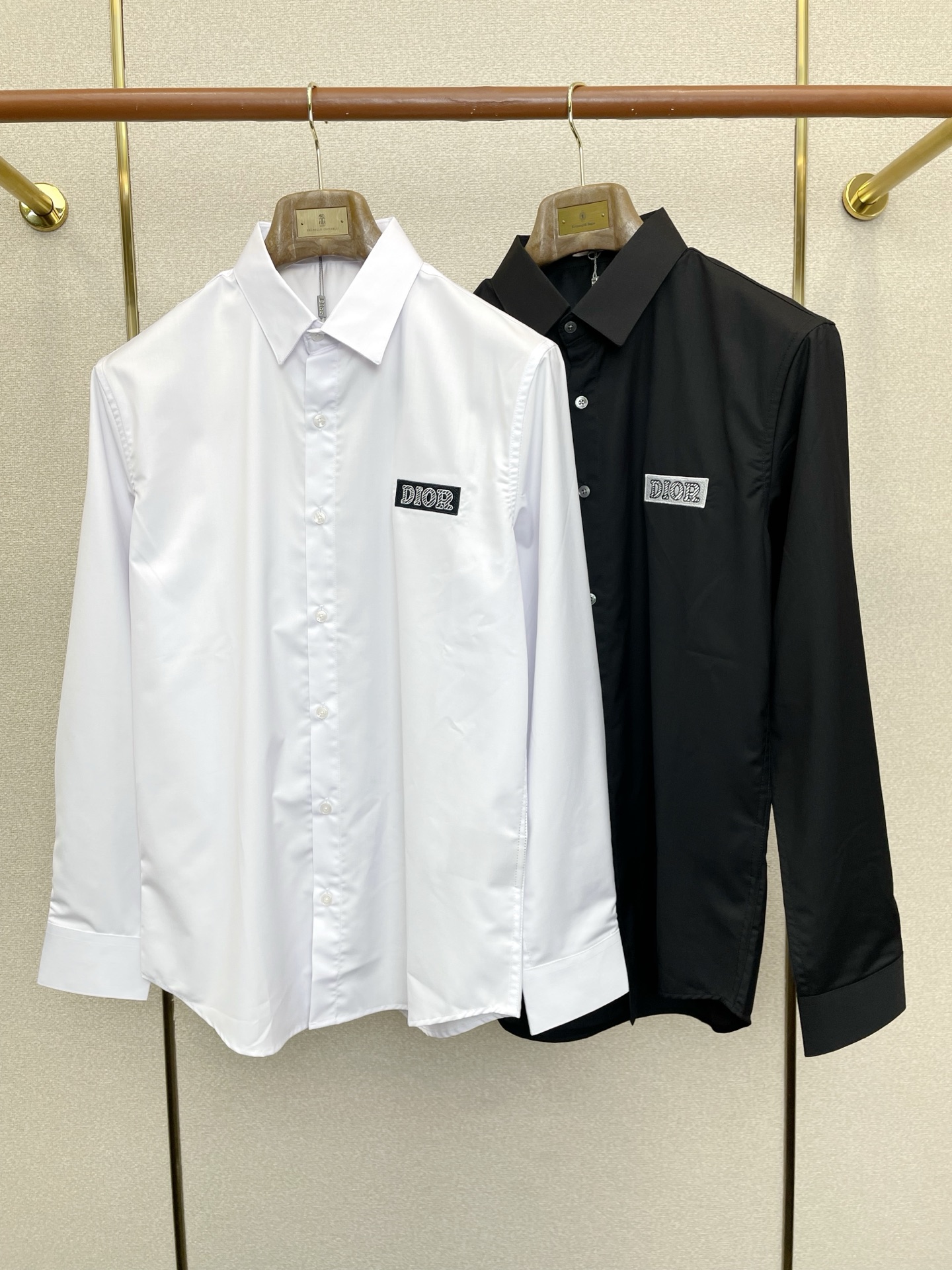 NO:873499,.Dior Dior’s new men’s casual long-sleeved shirt, high-end customization, high-end version, fashionable and versatile, popular imported fabrics, super soft and delicate to the touch, skin-friendly and comfortable to wear, high-end boutique, exquisite upper body made by the factory, very good, a must-have item for men, complete with three standards, code number 48-54,, dior, dior, shirts,19860909.Dior迪奥砸锅卖铁都要上的新款新款男士休闲长袖衬衫 高端定制 高端版本 时尚百搭爆款进口面料 手感超柔软细腻 穿着亲肤舒适 高端精品 代工厂精细做上身非常赞 男士必备单品 三标齐全 码数48-54,,dior,dior,shirts,,Men's clothing