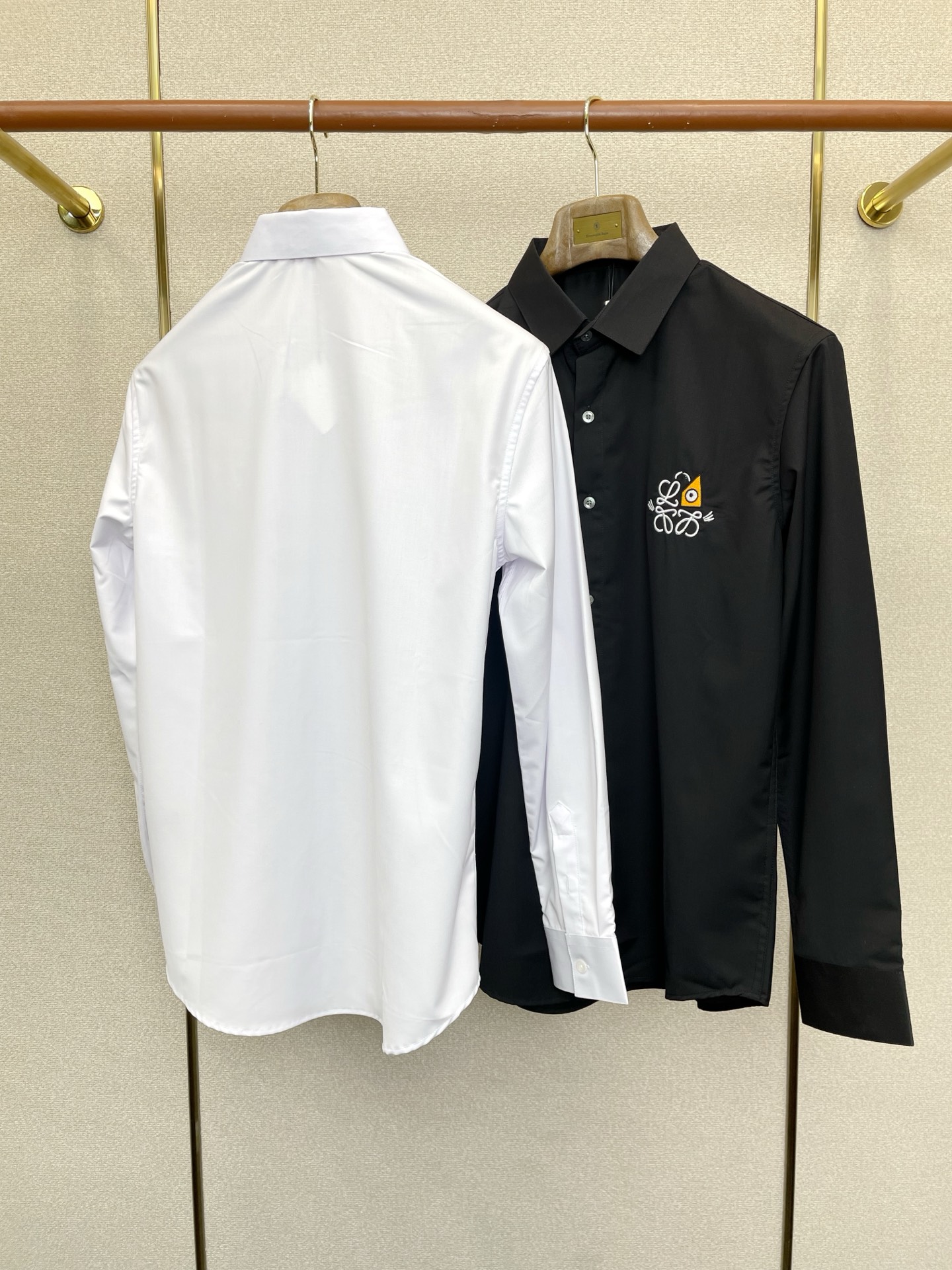 。LOEWE罗意威💥砸锅卖铁都要上的新款新款男士休闲长袖衬衫 高端定制 高端版本 时尚百搭爆款⚠️⚠️✨