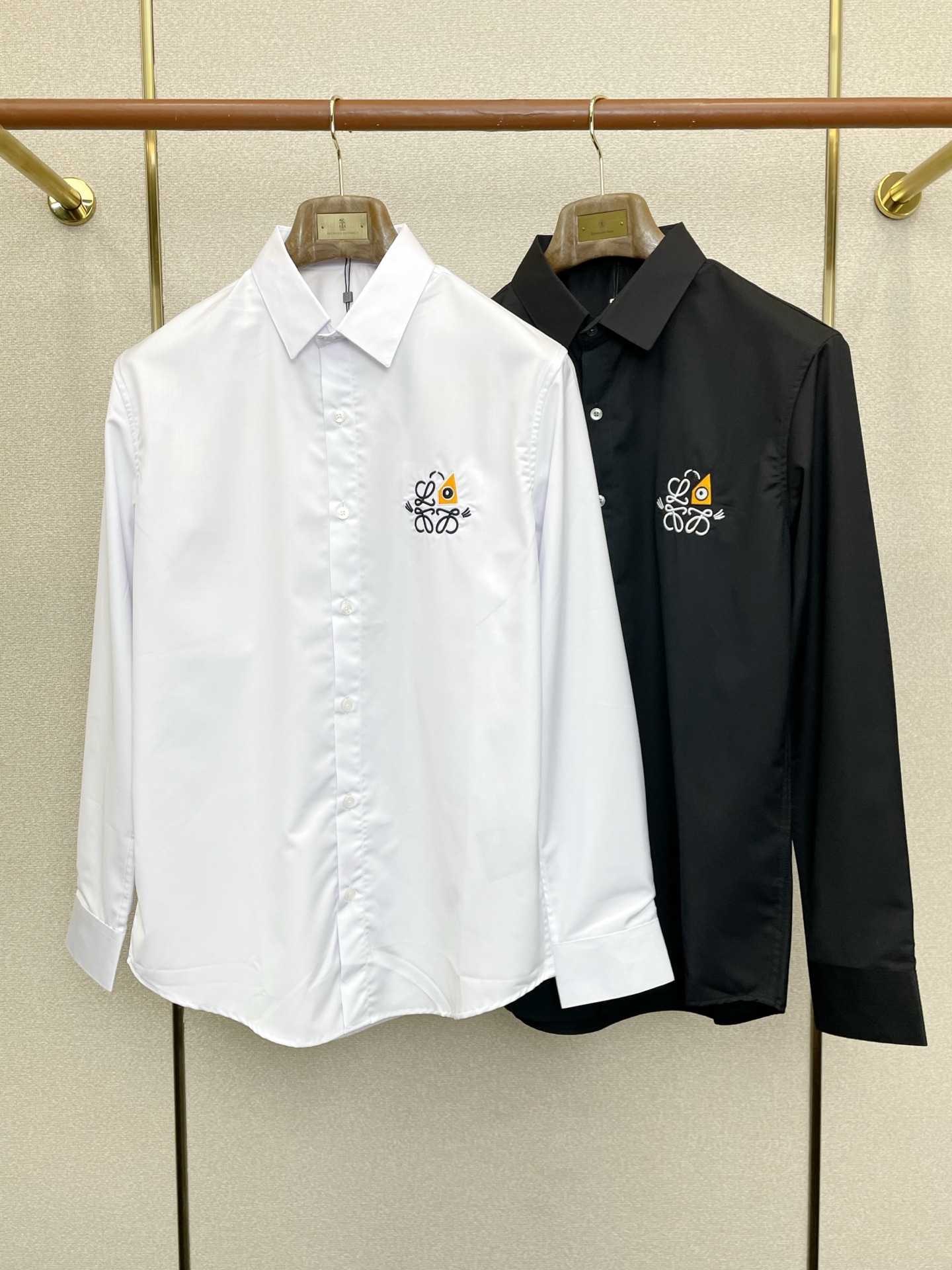 。LOEWE罗意威💥砸锅卖铁都要上的新款新款男士休闲长袖衬衫 高端定制 高端版本 时尚百搭爆款⚠️⚠️✨