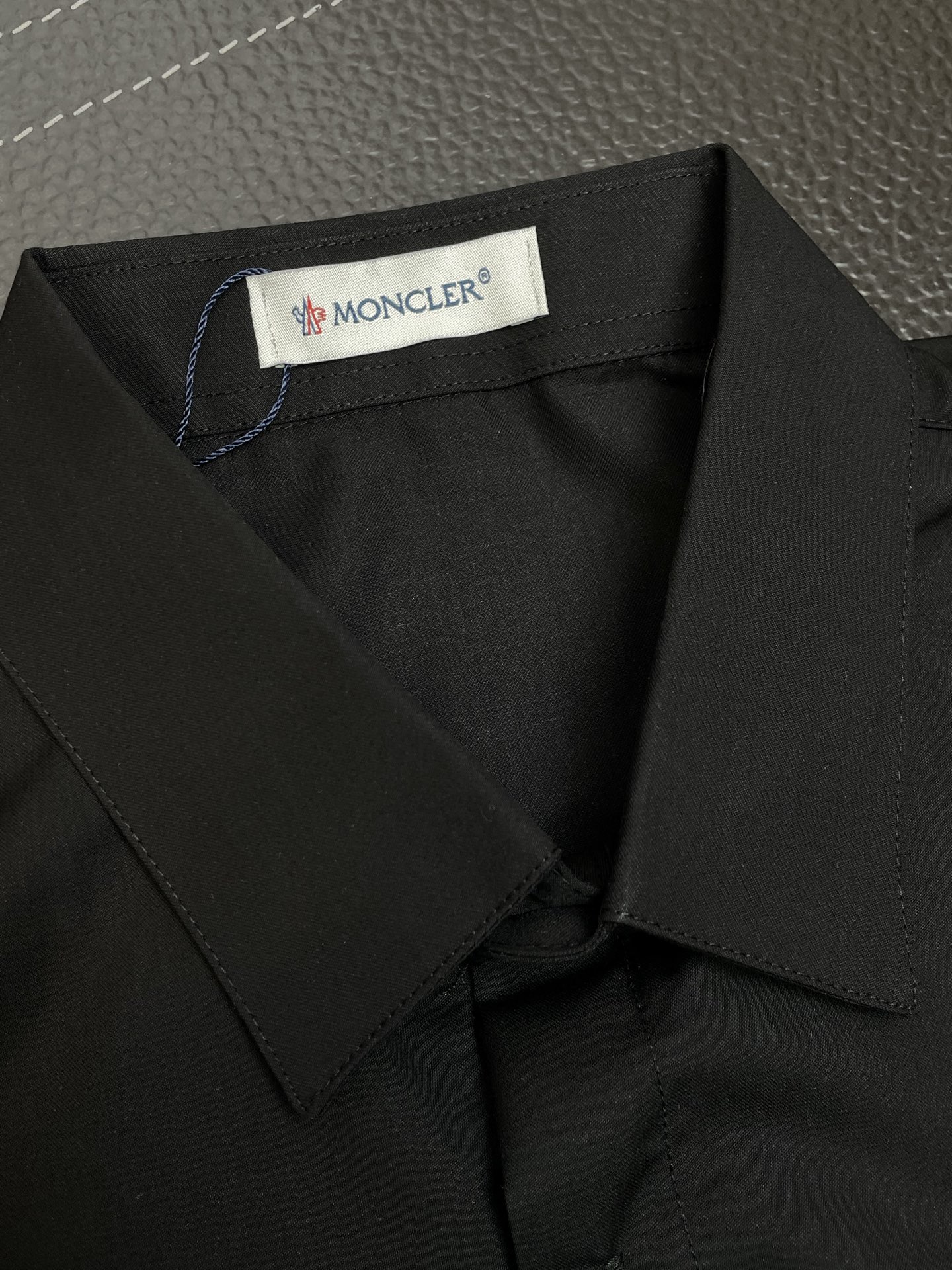 。Moncler蒙口💥砸锅卖铁都要上的新款新款男士休闲长袖衬衫 高端定制 高端版本 时尚百搭爆款⚠️⚠️