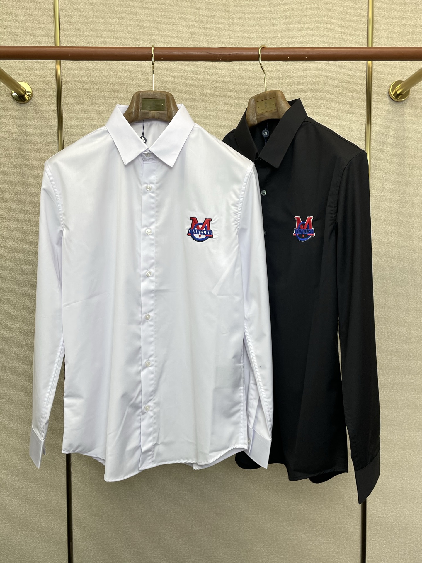 。Moncler蒙口💥砸锅卖铁都要上的新款新款男士休闲长袖衬衫 高端定制 高端版本 时尚百搭爆款⚠️⚠️