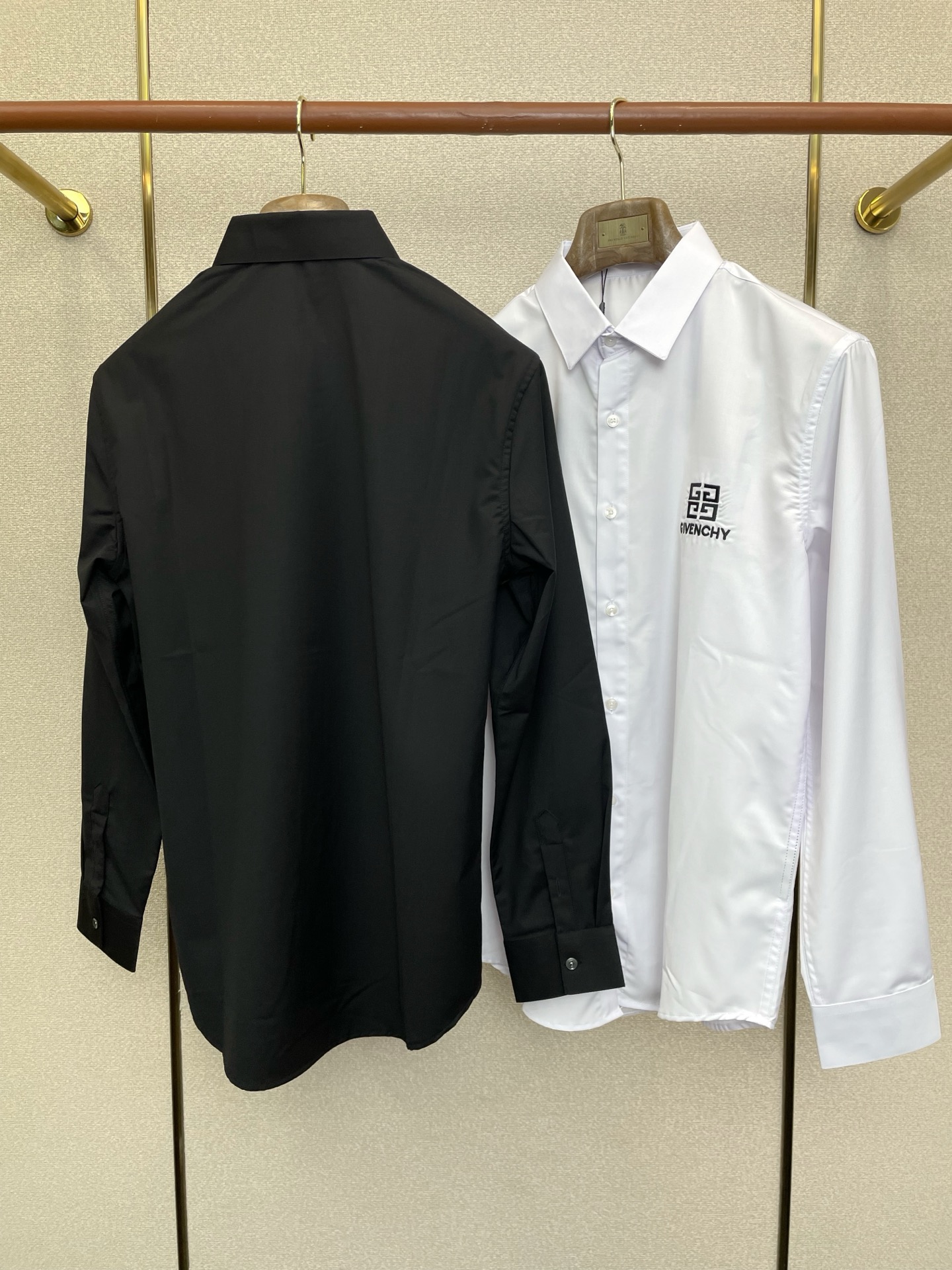 。Givenchy纪梵希💥砸锅卖铁都要上的新款新款男士休闲长袖衬衫 高端定制 高端版本 时尚百搭爆款⚠️