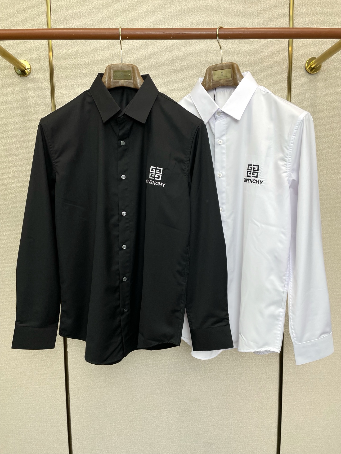 。Givenchy纪梵希💥砸锅卖铁都要上的新款新款男士休闲长袖衬衫 高端定制 高端版本 时尚百搭爆款⚠️