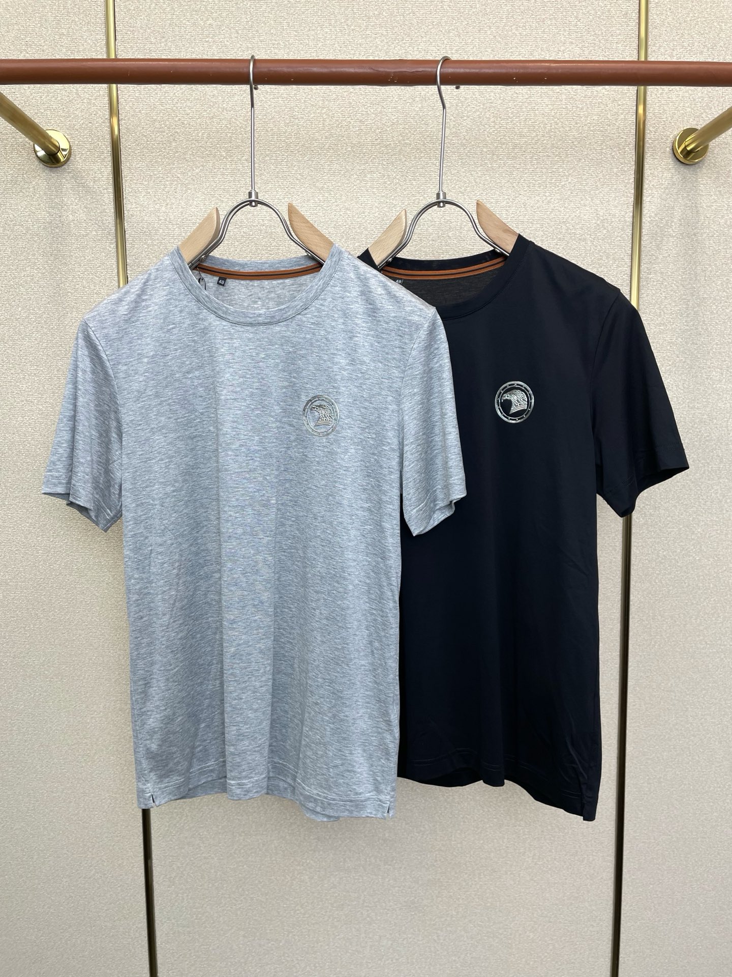 NO:873591,.Stefano Ricci’s new original men’s casual short-sleeves that everyone will buy, high-end customization, high-end version, fashionable and versatile imported fabrics, super soft and delicate to the touch, skin-friendly and comfortable to wear, high-end boutique, exquisite upper body made by the factory, very good, a must-have item for men, complete with three standards, code number 48-58,, T-shirt,19860909.Stefano Ricci史蒂芬砸锅卖铁都要上的新款新款原单男士休闲短袖 高端定制 高端版本 时尚百搭爆款进口面料 手感超柔软细腻 穿着亲肤舒适 高端精品 代工厂精细做上身非常赞 男士必备单品 三标齐全 码数48-58,,T-shirt,,Men's clothing