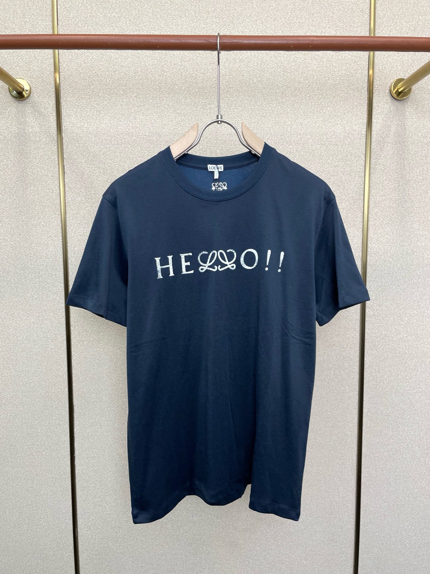 NO:873567,.LOEWE is a must-have new model of original men's casual short-sleeves. High-end customization. High-end version. Fashionable and versatile imported fabrics. Super soft and delicate feel. Skin-friendly and comfortable to wear. High-end boutique. The upper body is finely made by the factory. It is a must-have item for men. Three complete standards. Size S-XL,,loewe,loewe,T-shirt,19860909.LOEWE罗意威砸锅卖铁都要上的新款新款原单男士休闲短袖 高端定制 高端版本 时尚百搭爆款进口面料 手感超柔软细腻 穿着亲肤舒适 高端精品 代工厂精细做上身非常赞 男士必备单品 三标齐全 码数S-XL,,loewe,loewe,T-shirt,,Men's clothing