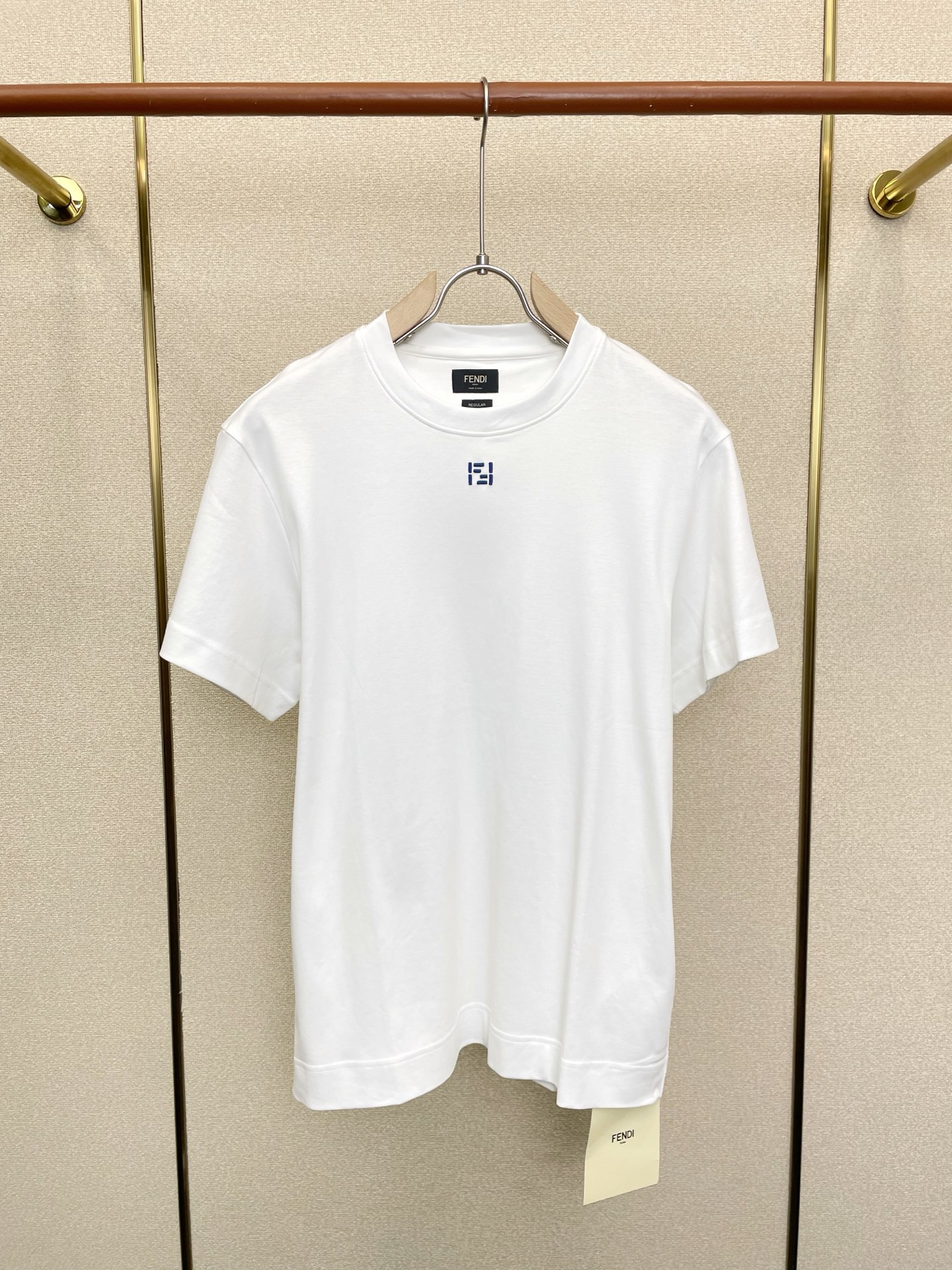 NO:873600,.FENDI Fendi’s new and popular new style original men’s casual short-sleeves. High-end customization. High-end version. Fashionable and versatile imported fabrics. Super soft and delicate feel. Skin-friendly and comfortable to wear. High-end boutique. The upper body is exquisitely made by the factory. A must-have item for men. Three complete standards. Size S-XL,,fendi,fendi, T-shirt,19860909.FENDI芬迪砸锅卖铁都要上的新款新款原单男士休闲短袖 高端定制 高端版本 时尚百搭爆款进口面料 手感超柔软细腻 穿着亲肤舒适 高端精品 代工厂精细做上身非常赞 男士必备单品 三标齐全 码数S-XL,,fendi,fendi,T-shirt,,Men's clothing
