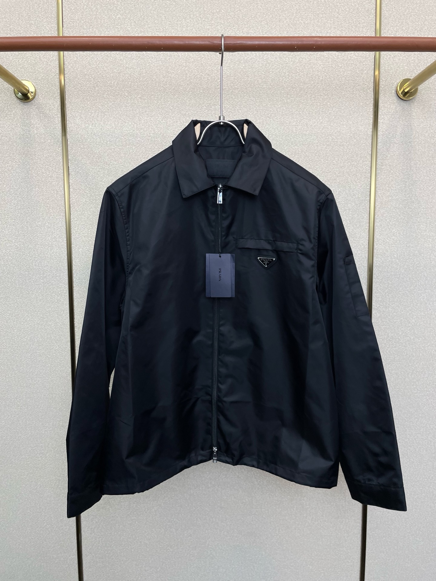 NO:873602,.Prada's new and popular men's casual lapel jacket, high-end customization, high-end version, fashionable and versatile, popular imported fabrics, super soft and delicate to the touch, skin-friendly and comfortable to wear, high-end boutique, exquisite upper body made by the factory, very good, a must-have item for men, complete with three standards, size S-XL,, prada, prada, jackets & coats,19860909.Prada普拉达砸锅卖铁都要上的新款新款原单男士休闲翻领夹克 高端定制 高端版本 时尚百搭爆款进口面料 手感超柔软细腻 穿着亲肤舒适 高端精品 代工厂精细做上身非常赞 男士必备单品 三标齐全 码数S-XL,,prada,prada,jackets & coats,,Men's clothing