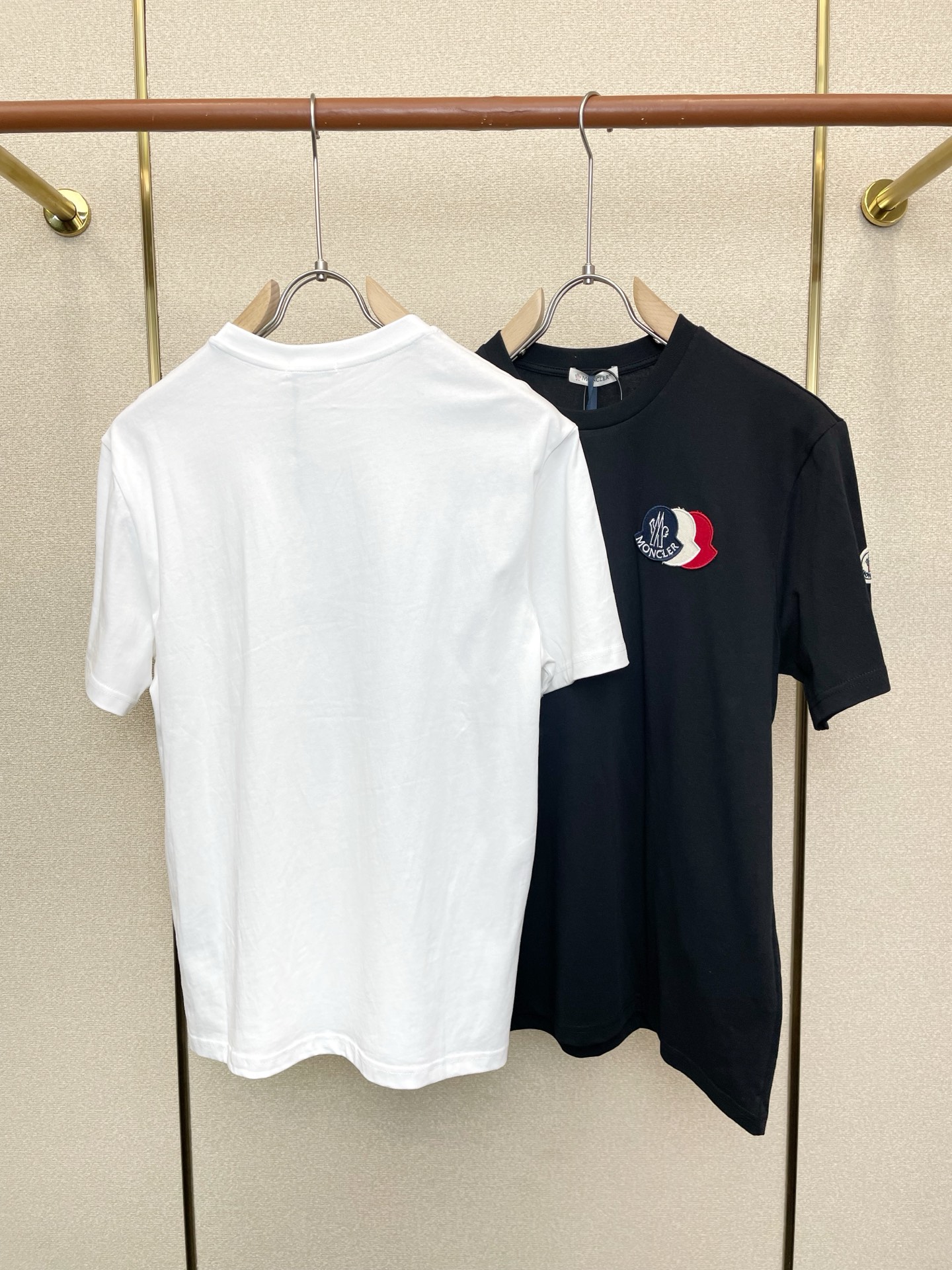 。Moncler蒙口💥砸锅卖铁都要上的新款新款原单男士休闲短袖 高端定制 高端版本 时尚百搭爆款⚠️⚠️