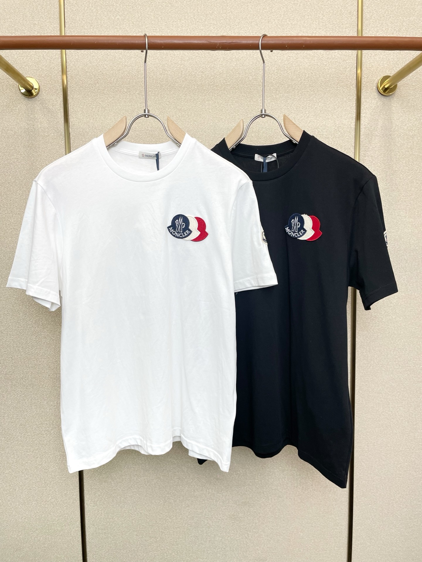 。Moncler蒙口💥砸锅卖铁都要上的新款新款原单男士休闲短袖 高端定制 高端版本 时尚百搭爆款⚠️⚠️