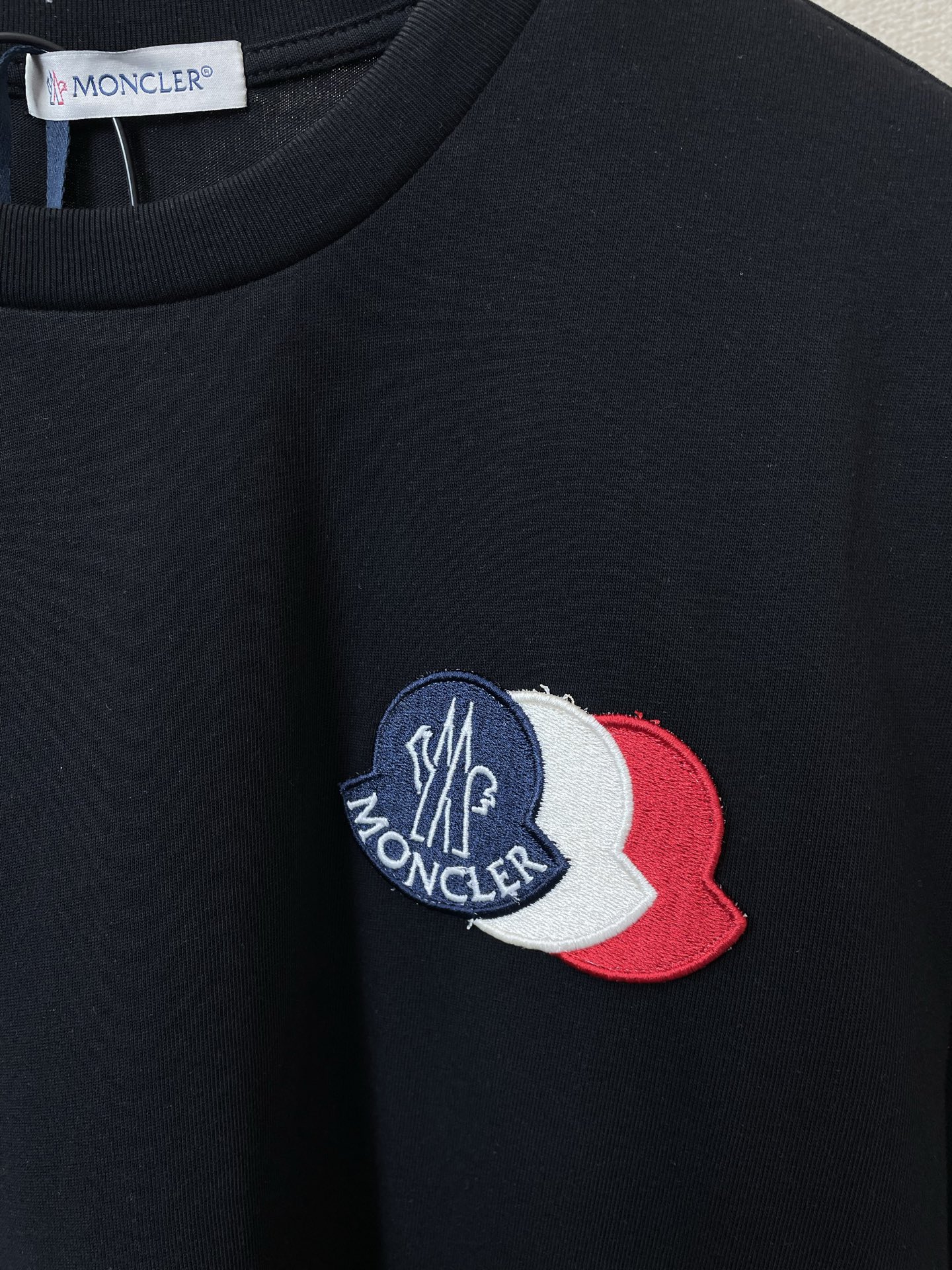 。Moncler蒙口💥砸锅卖铁都要上的新款新款原单男士休闲短袖 高端定制 高端版本 时尚百搭爆款⚠️⚠️