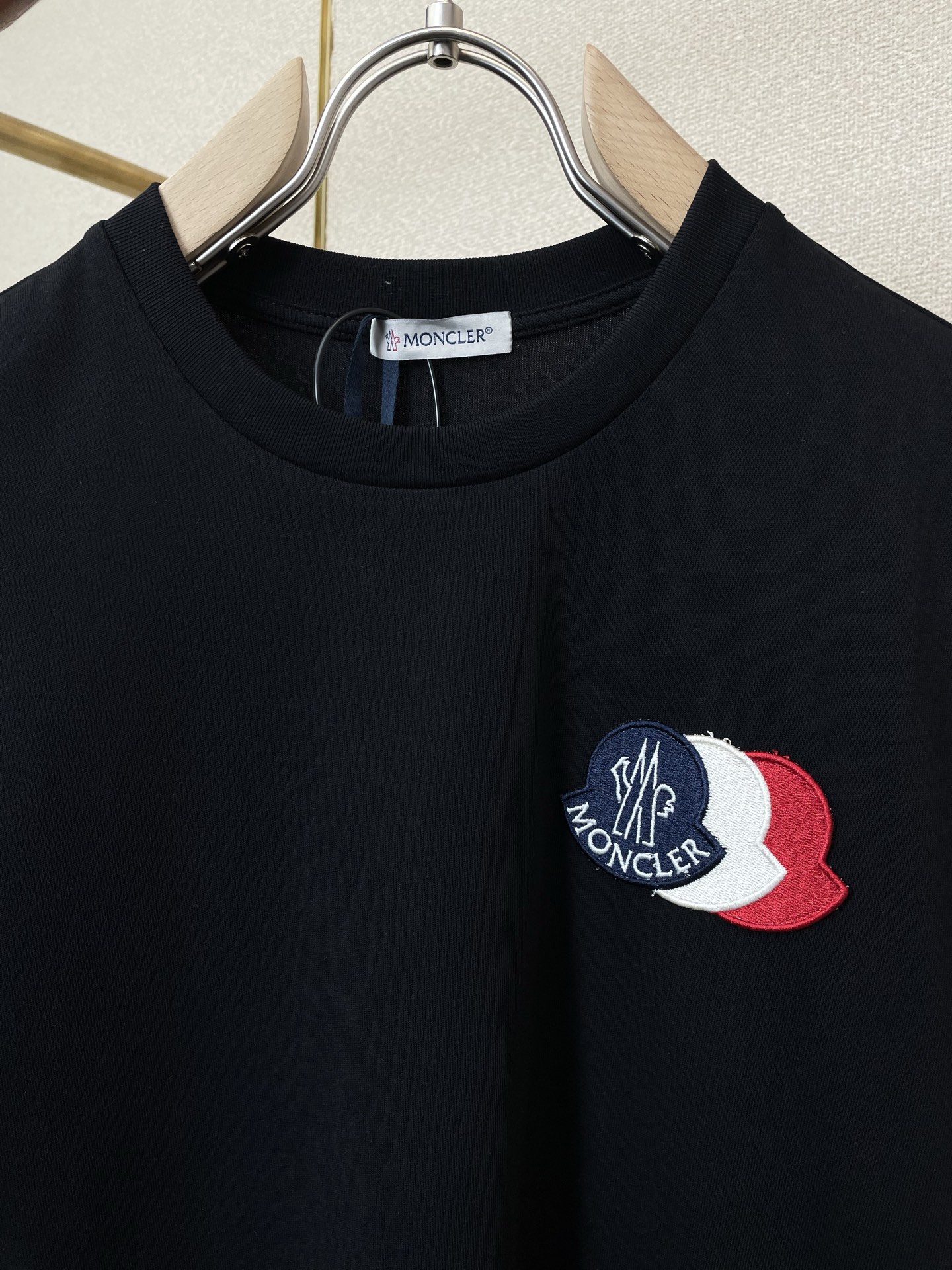 。Moncler蒙口💥砸锅卖铁都要上的新款新款原单男士休闲短袖 高端定制 高端版本 时尚百搭爆款⚠️⚠️