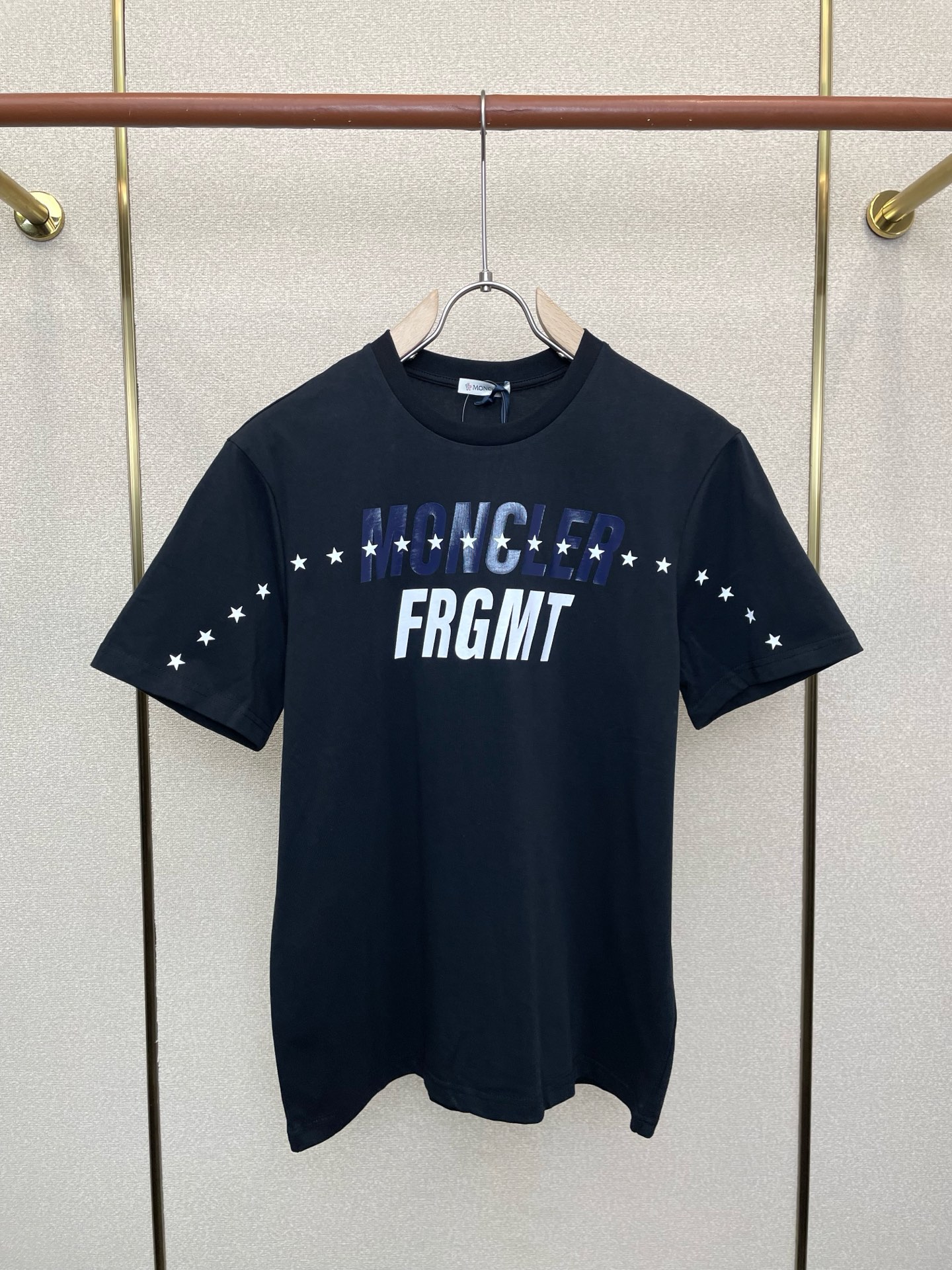 。Moncler蒙口💥砸锅卖铁都要上的新款新款原单男士休闲短袖 高端定制 高端版本 时尚百搭爆款⚠️⚠️