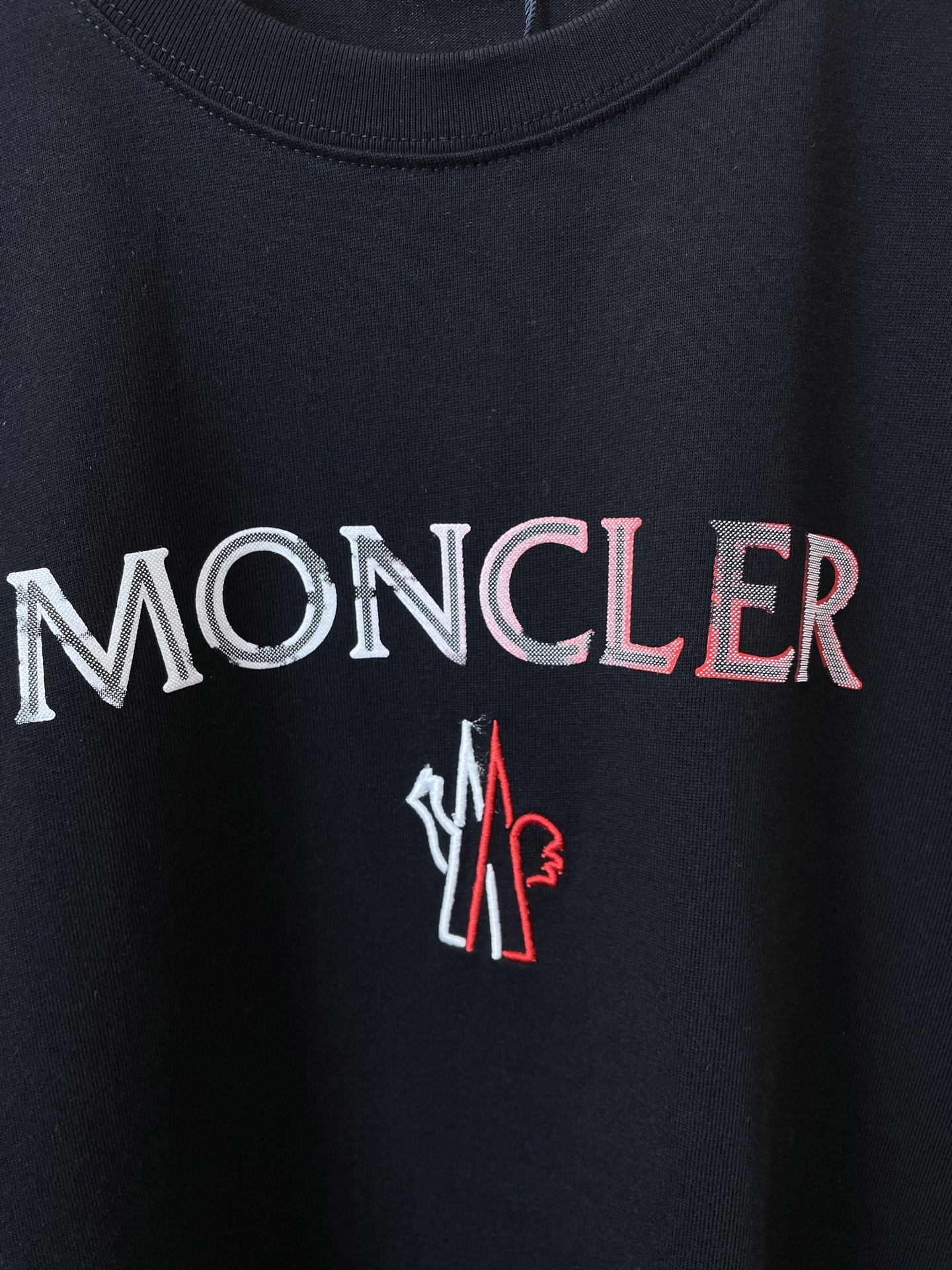 。Moncler蒙口💥砸锅卖铁都要上的新款新款男士休闲短袖 高端定制 高端版本 时尚百搭爆款⚠️⚠️✨✨