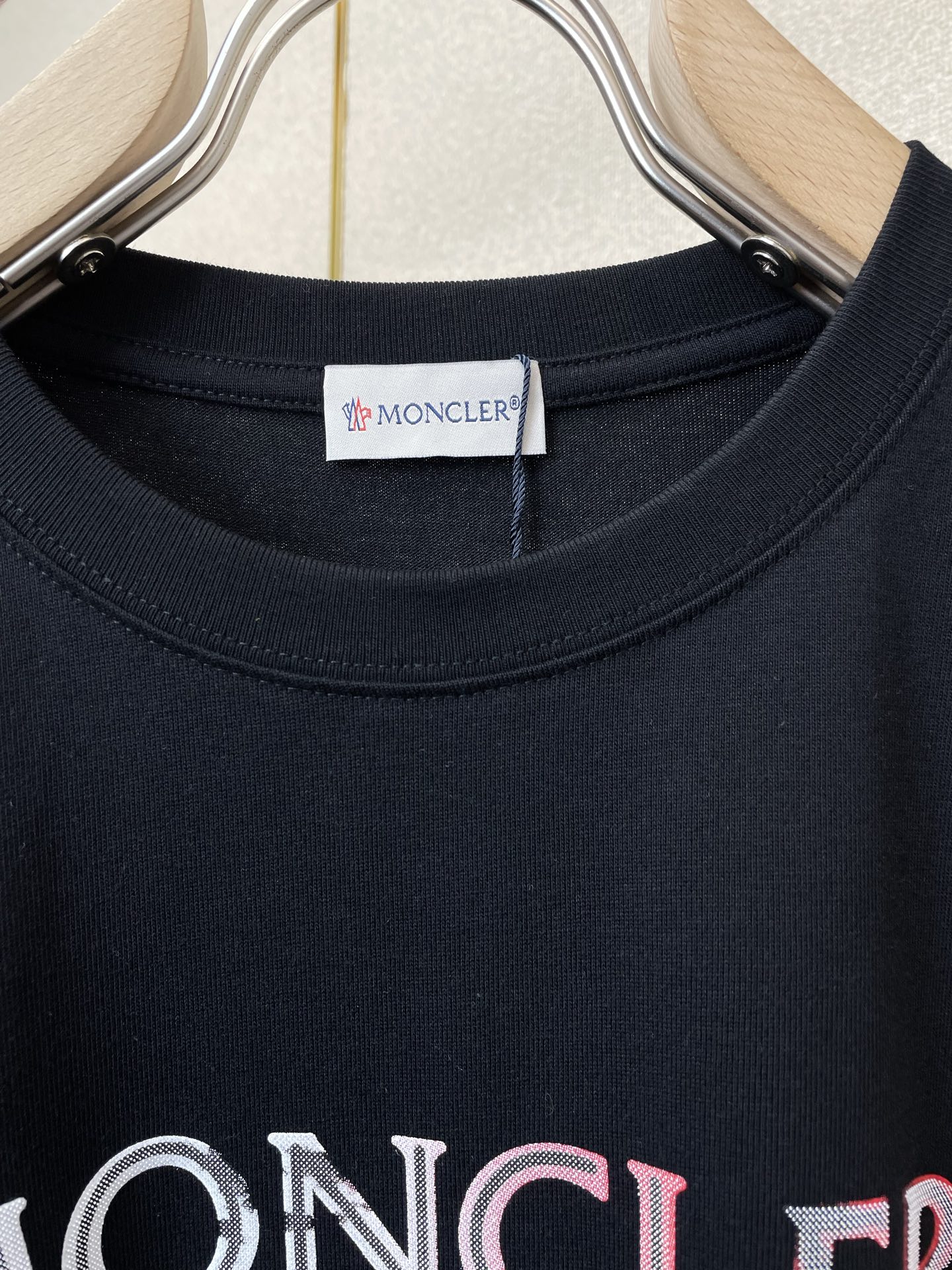 。Moncler蒙口💥砸锅卖铁都要上的新款新款男士休闲短袖 高端定制 高端版本 时尚百搭爆款⚠️⚠️✨✨