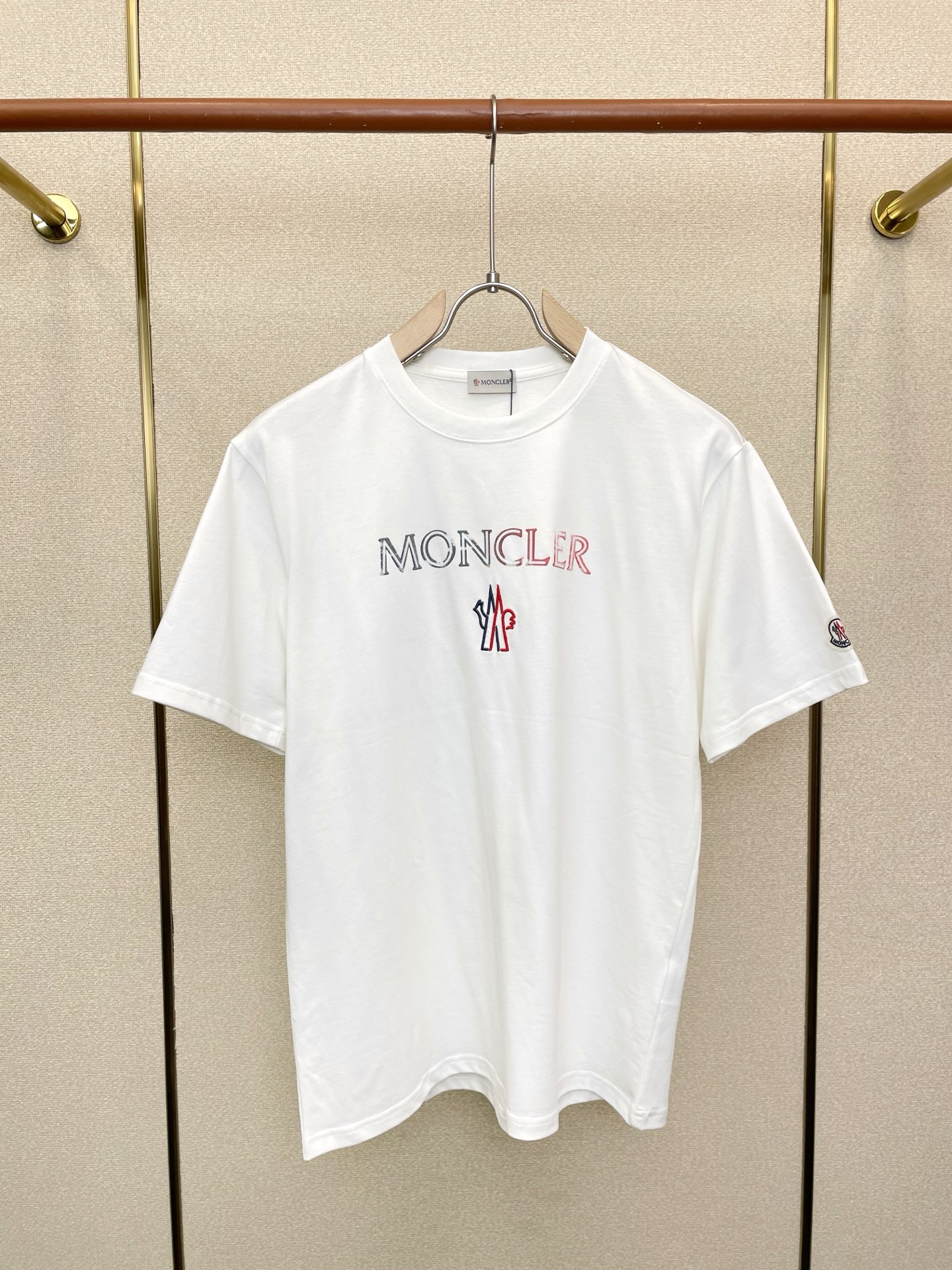 。Moncler蒙口💥砸锅卖铁都要上的新款新款男士休闲短袖 高端定制 高端版本 时尚百搭爆款⚠️⚠️✨✨