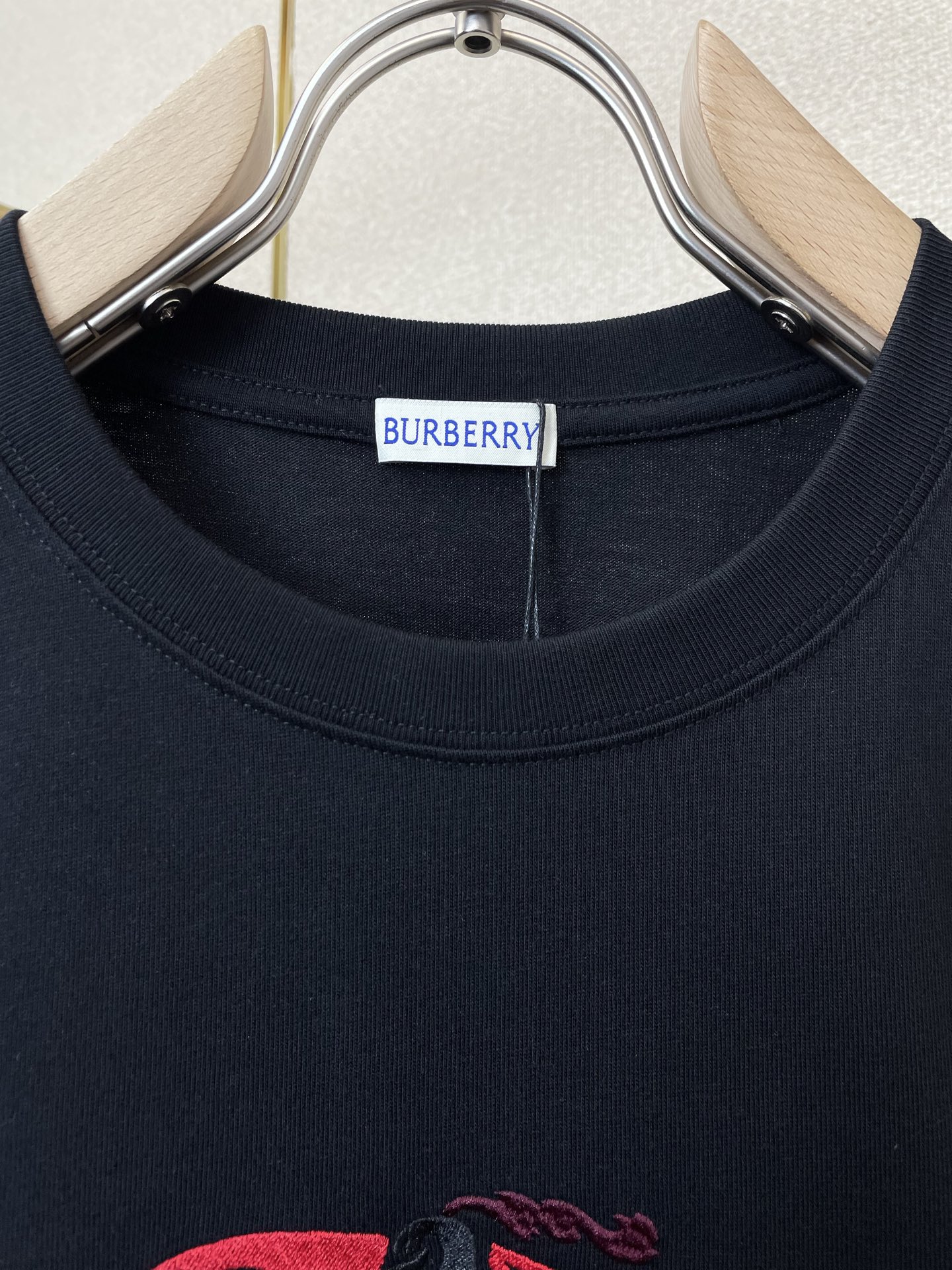 。Burberry巴宝莉💥砸锅卖铁都要上的新款新款男士休闲短袖 高端定制 高端版本 时尚百搭爆款⚠️⚠️