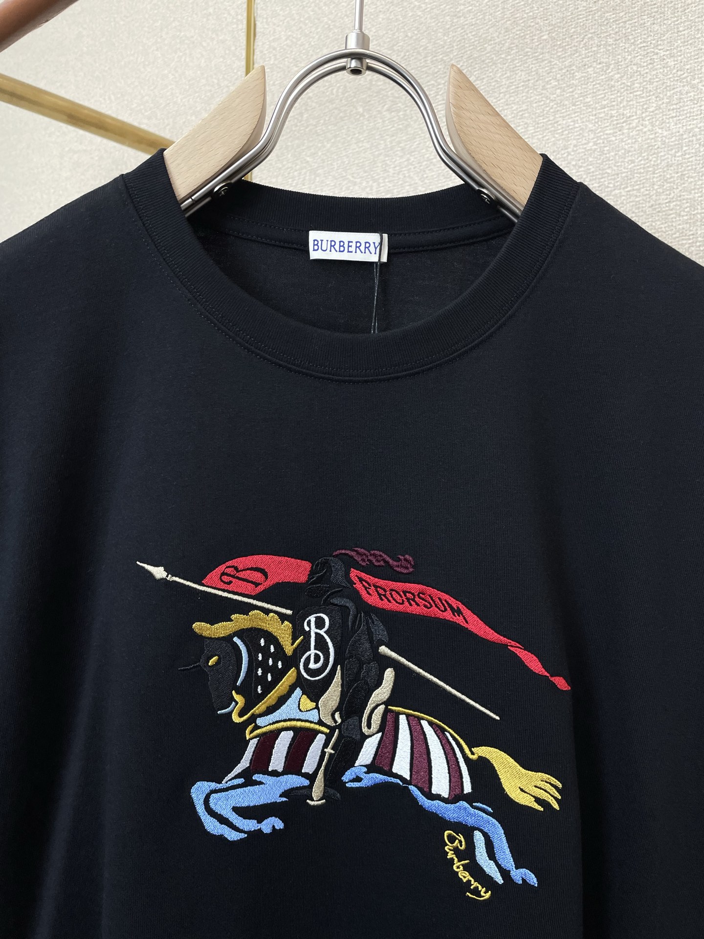 。Burberry巴宝莉💥砸锅卖铁都要上的新款新款男士休闲短袖 高端定制 高端版本 时尚百搭爆款⚠️⚠️