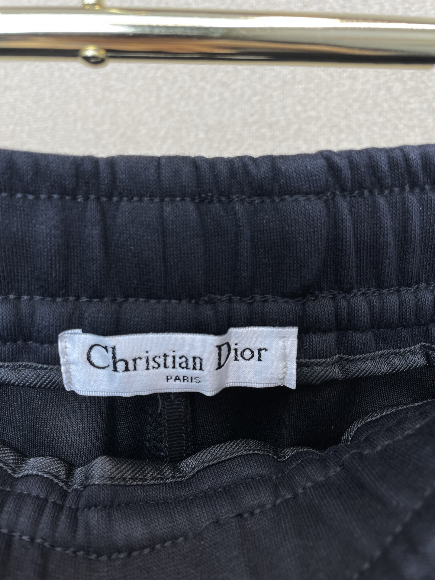 。Dior迪奥💥砸锅卖铁都要上的新款新款休闲短裤🩳高端版本！专柜定制面料 透气舒适度高，细节无可挑剔，品