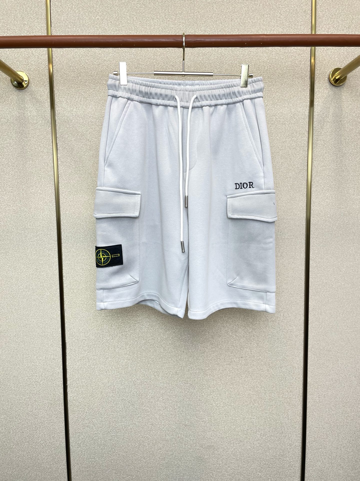 。Dior迪奥💥砸锅卖铁都要上的新款新款休闲短裤🩳高端版本！专柜定制面料 透气舒适度高，细节无可挑剔，品