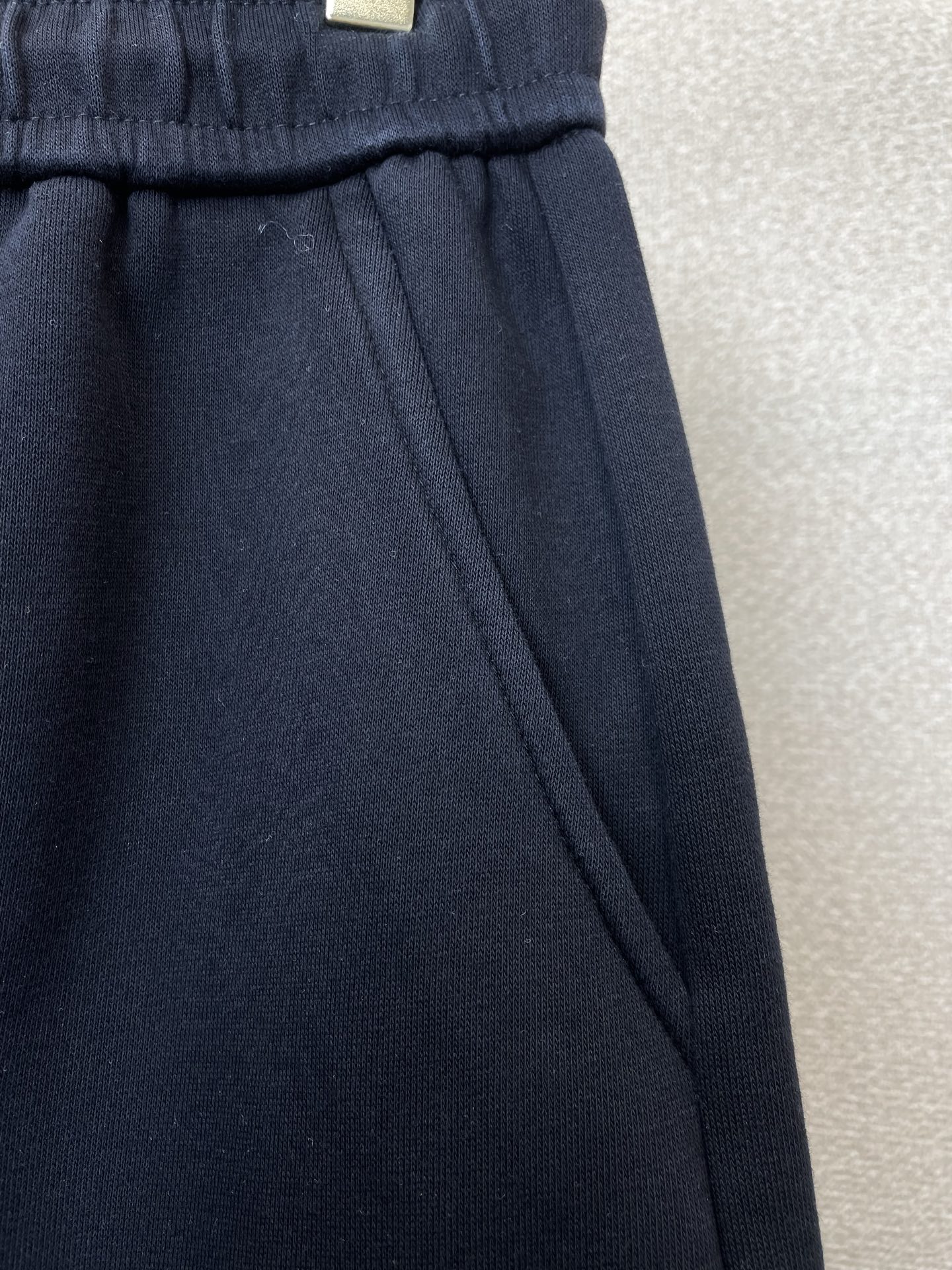 。Dior迪奥💥砸锅卖铁都要上的新款新款休闲短裤🩳高端版本！专柜定制面料 透气舒适度高，细节无可挑剔，品