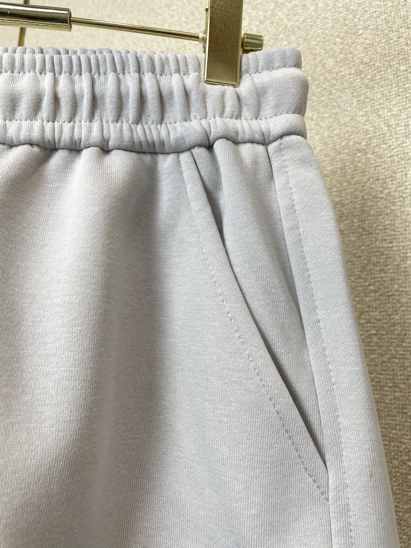 。Louis Vuitton路易威登💥砸锅卖铁都要上的新款新款休闲短裤🩳高端版本！专柜定制面料 透气舒适