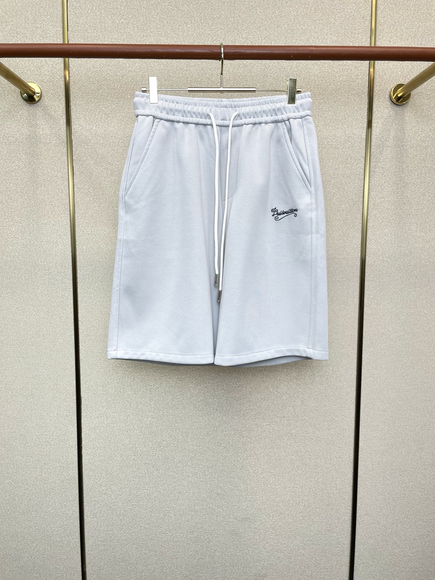 。Louis Vuitton路易威登💥砸锅卖铁都要上的新款新款休闲短裤🩳高端版本！专柜定制面料 透气舒适