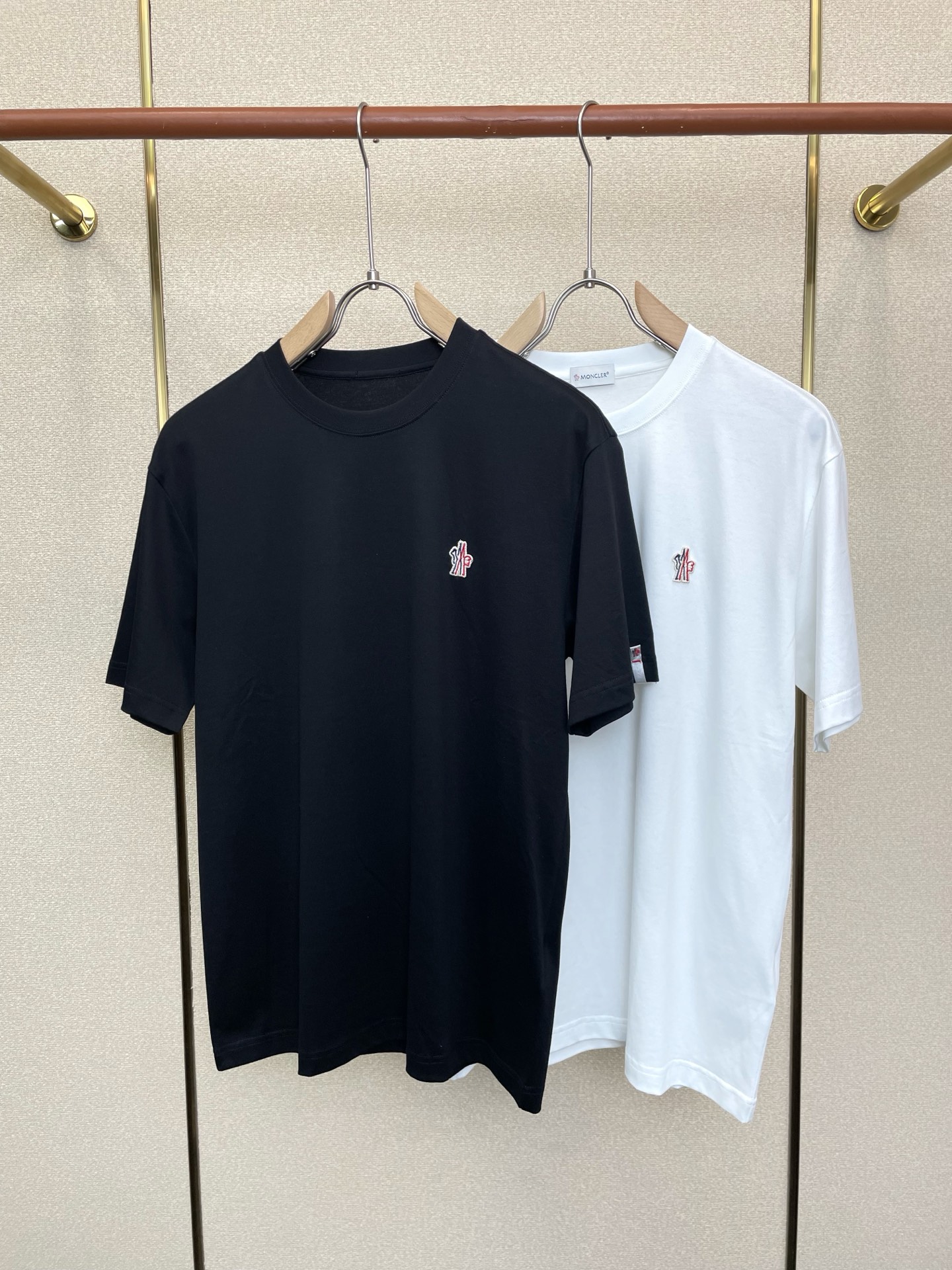 。Moncler蒙口💥砸锅卖铁都要上的新款新款原单男士休闲短袖 高端定制 高端版本 时尚百搭爆款⚠️⚠️