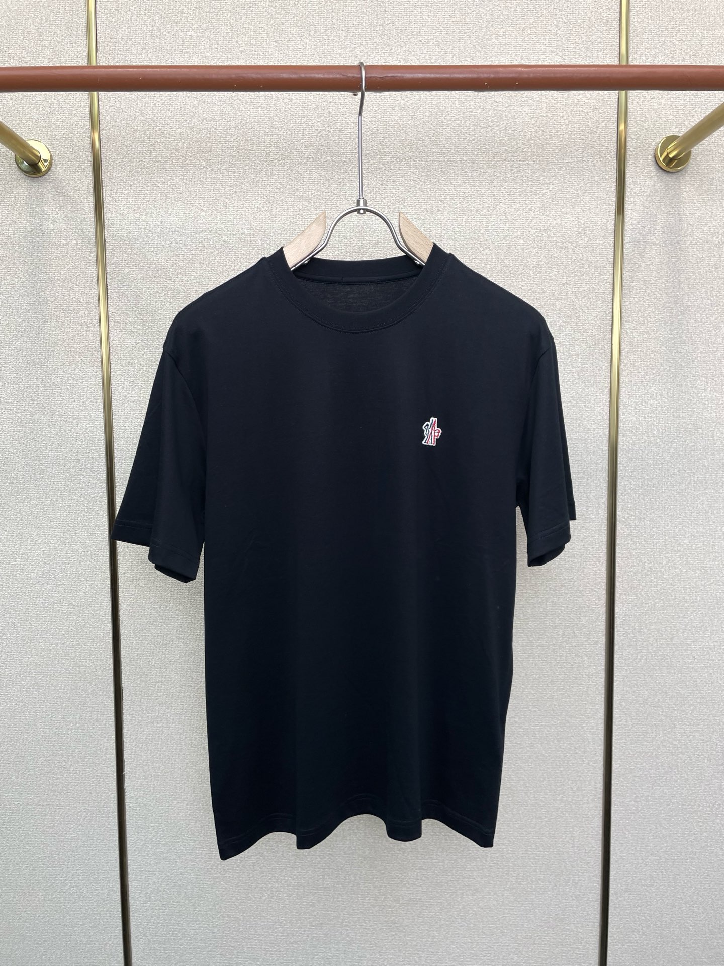 。Moncler蒙口💥砸锅卖铁都要上的新款新款原单男士休闲短袖 高端定制 高端版本 时尚百搭爆款⚠️⚠️