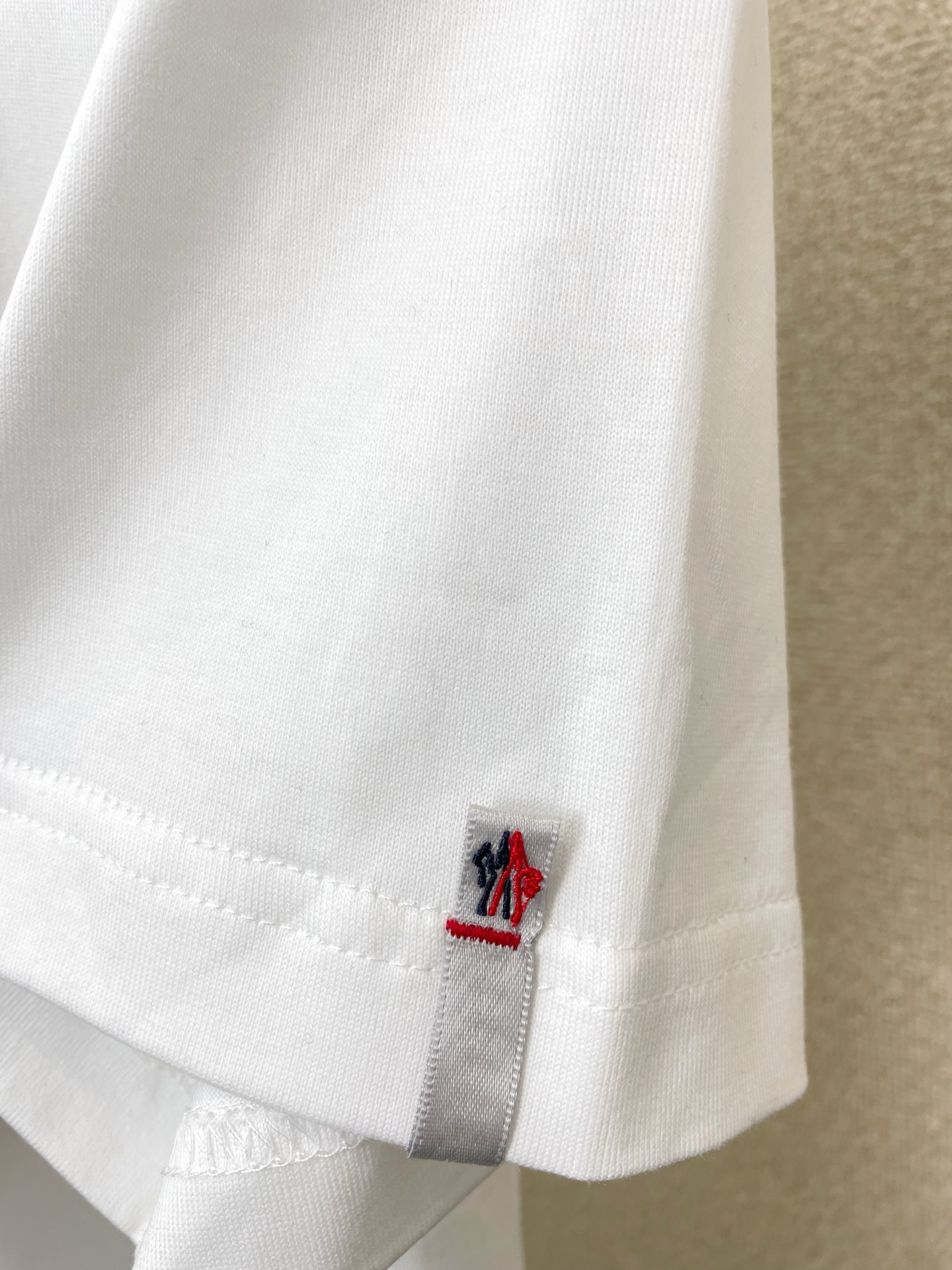 。Moncler蒙口💥砸锅卖铁都要上的新款新款原单男士休闲短袖 高端定制 高端版本 时尚百搭爆款⚠️⚠️