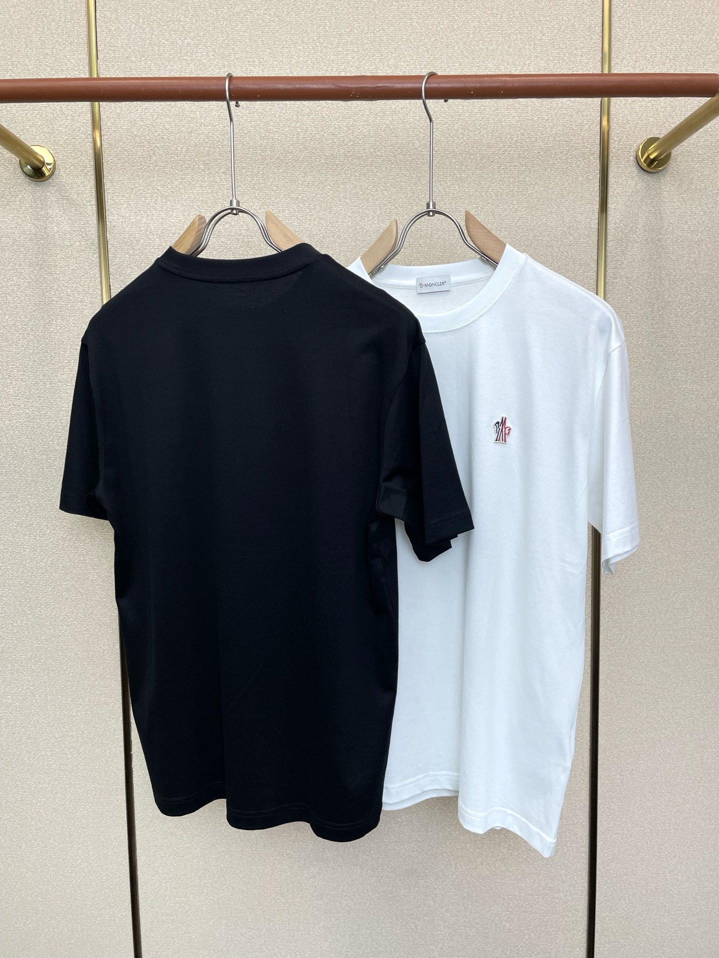 。Moncler蒙口💥砸锅卖铁都要上的新款新款原单男士休闲短袖 高端定制 高端版本 时尚百搭爆款⚠️⚠️