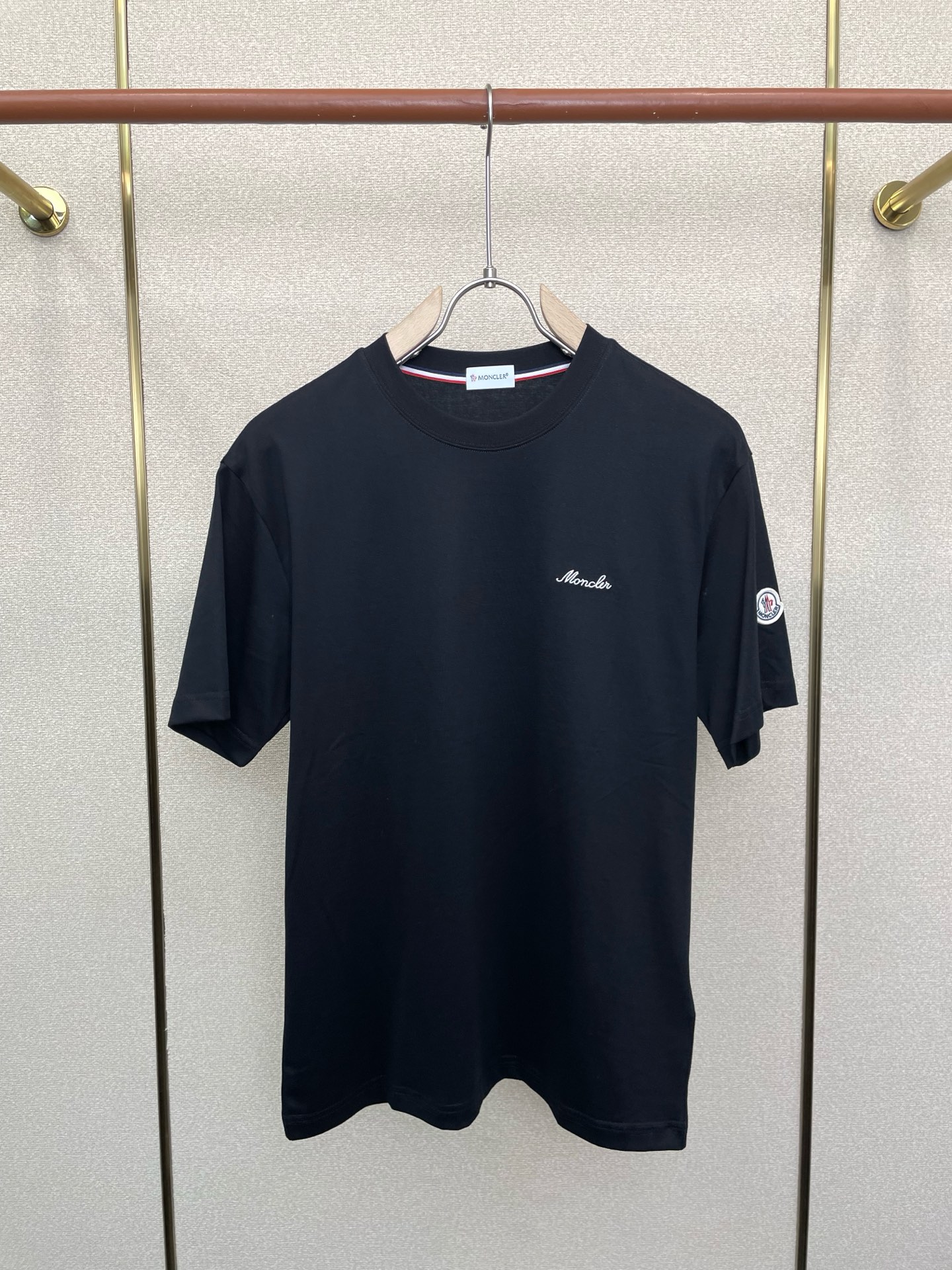 。Moncler蒙口💥砸锅卖铁都要上的新款新款原单男士休闲短袖 高端定制 高端版本 时尚百搭爆款⚠️⚠️