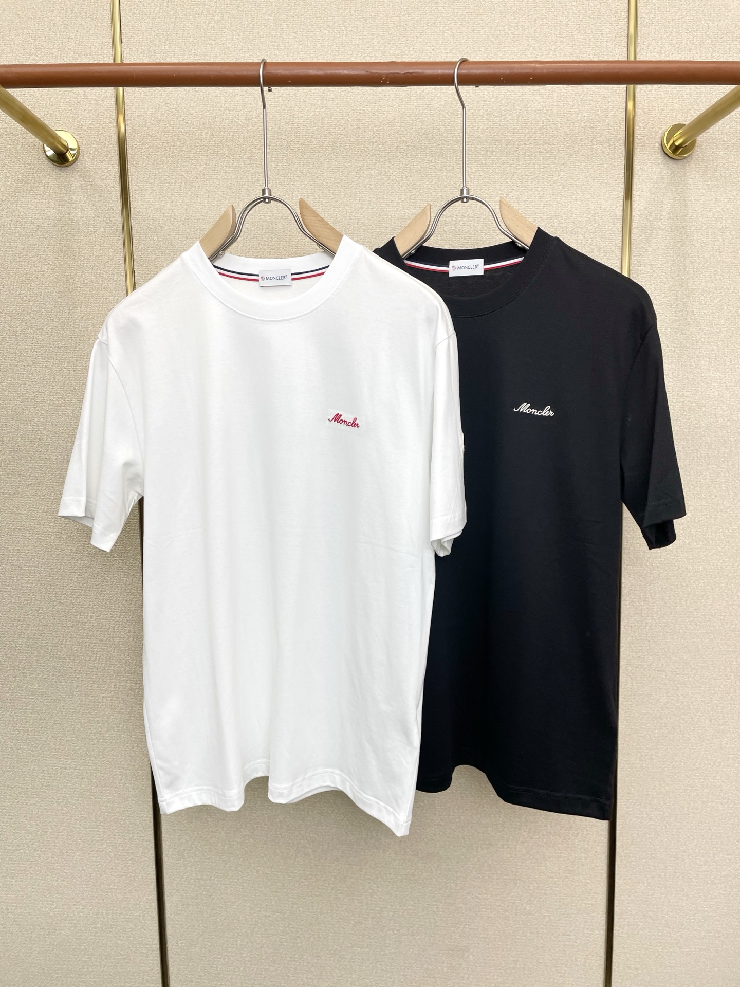 。Moncler蒙口💥砸锅卖铁都要上的新款新款原单男士休闲短袖 高端定制 高端版本 时尚百搭爆款⚠️⚠️