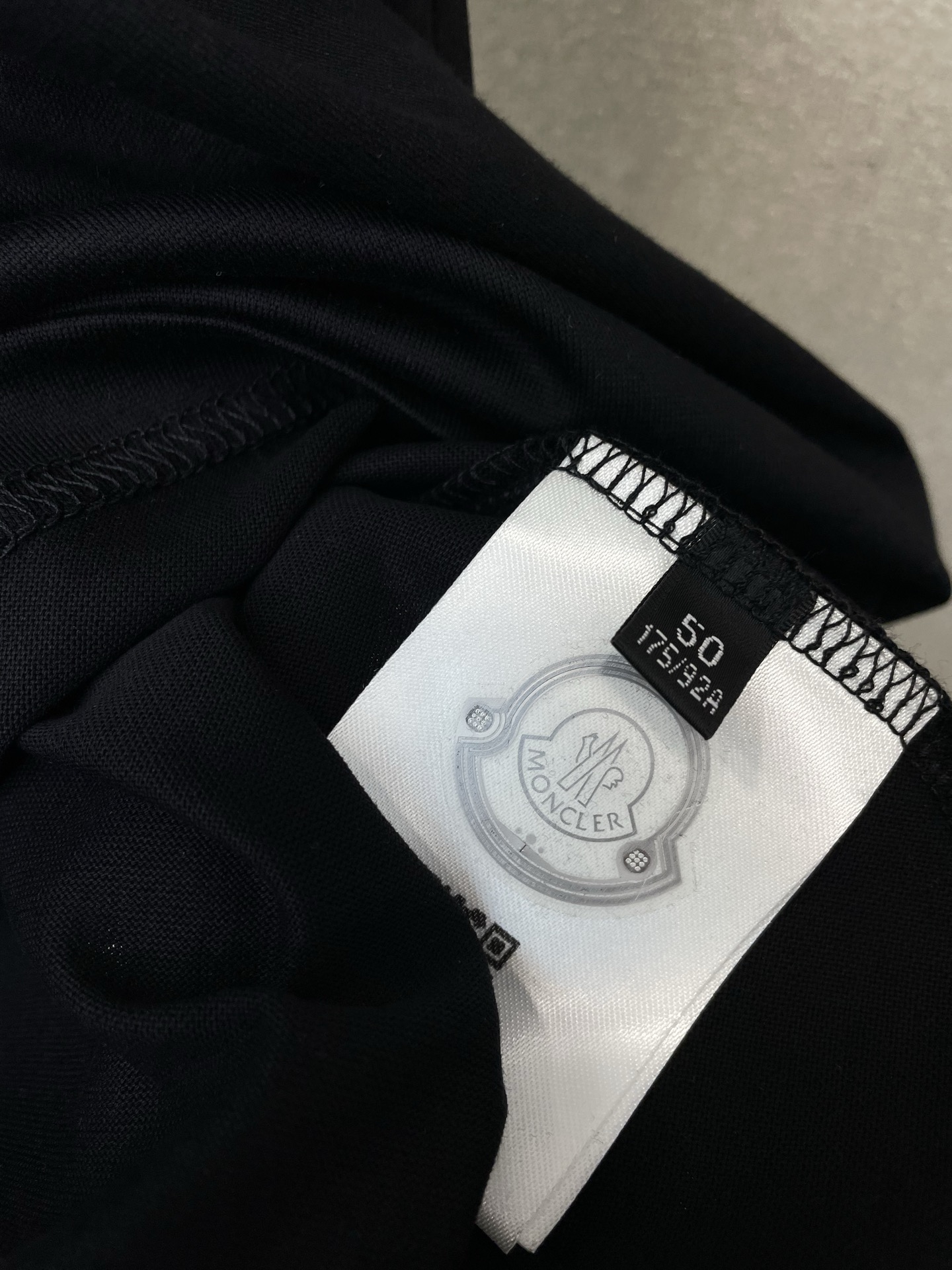 。Moncler蒙口💥砸锅卖铁都要上的新款新款原单男士休闲短袖 高端定制 高端版本 时尚百搭爆款⚠️⚠️