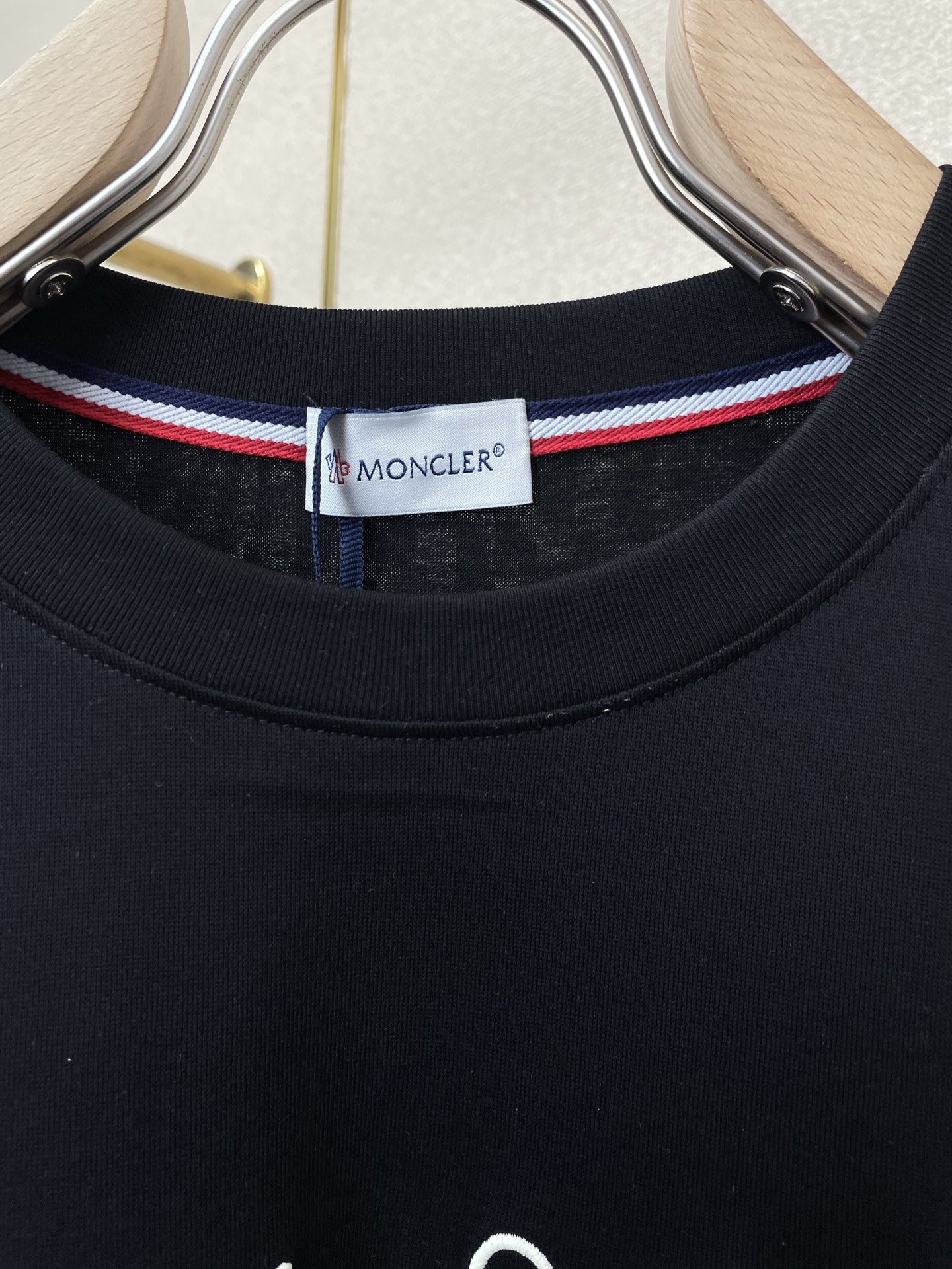 。Moncler蒙口💥砸锅卖铁都要上的新款新款原单男士休闲短袖 高端定制 高端版本 时尚百搭爆款⚠️⚠️